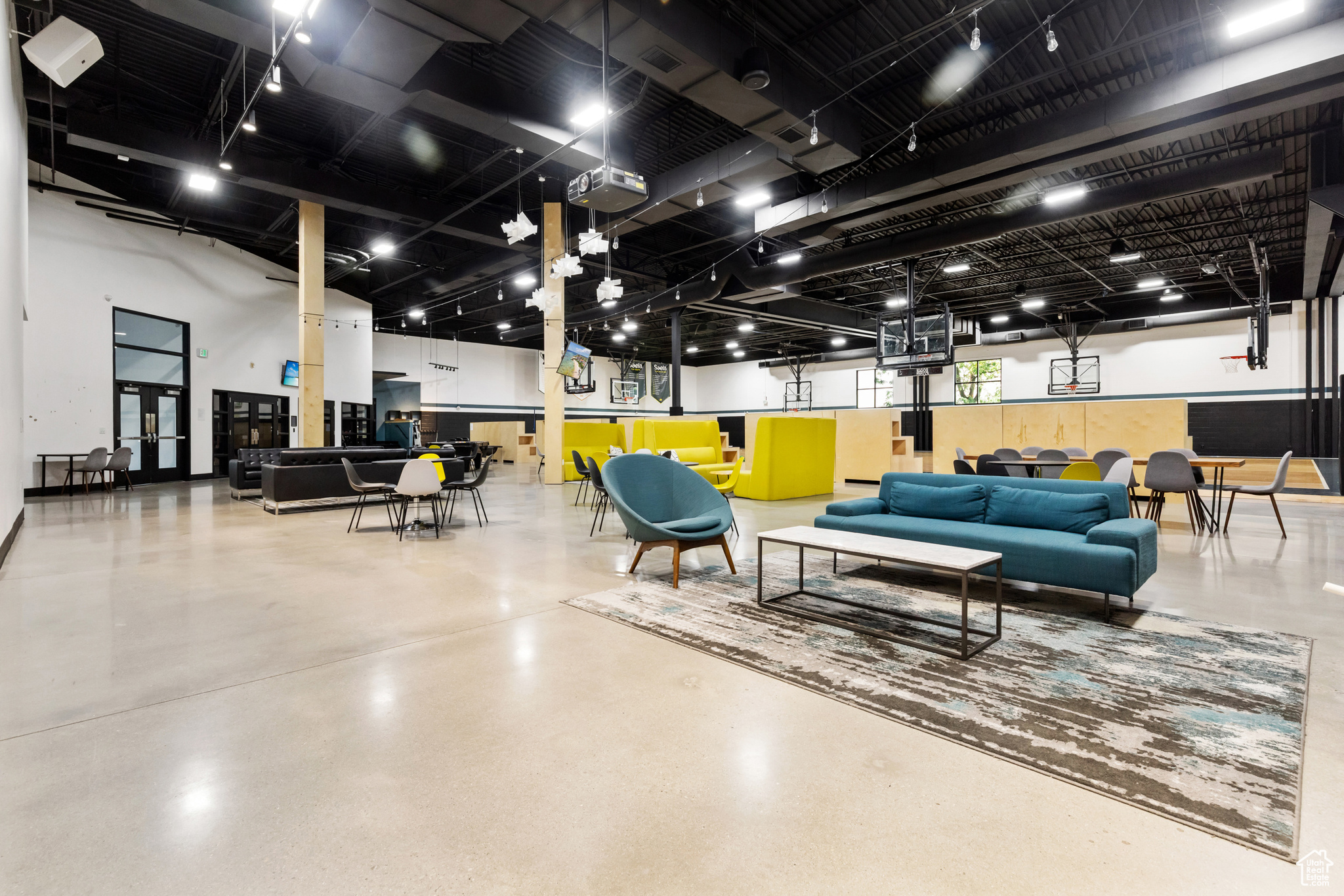 SATURN - Commercial Sale