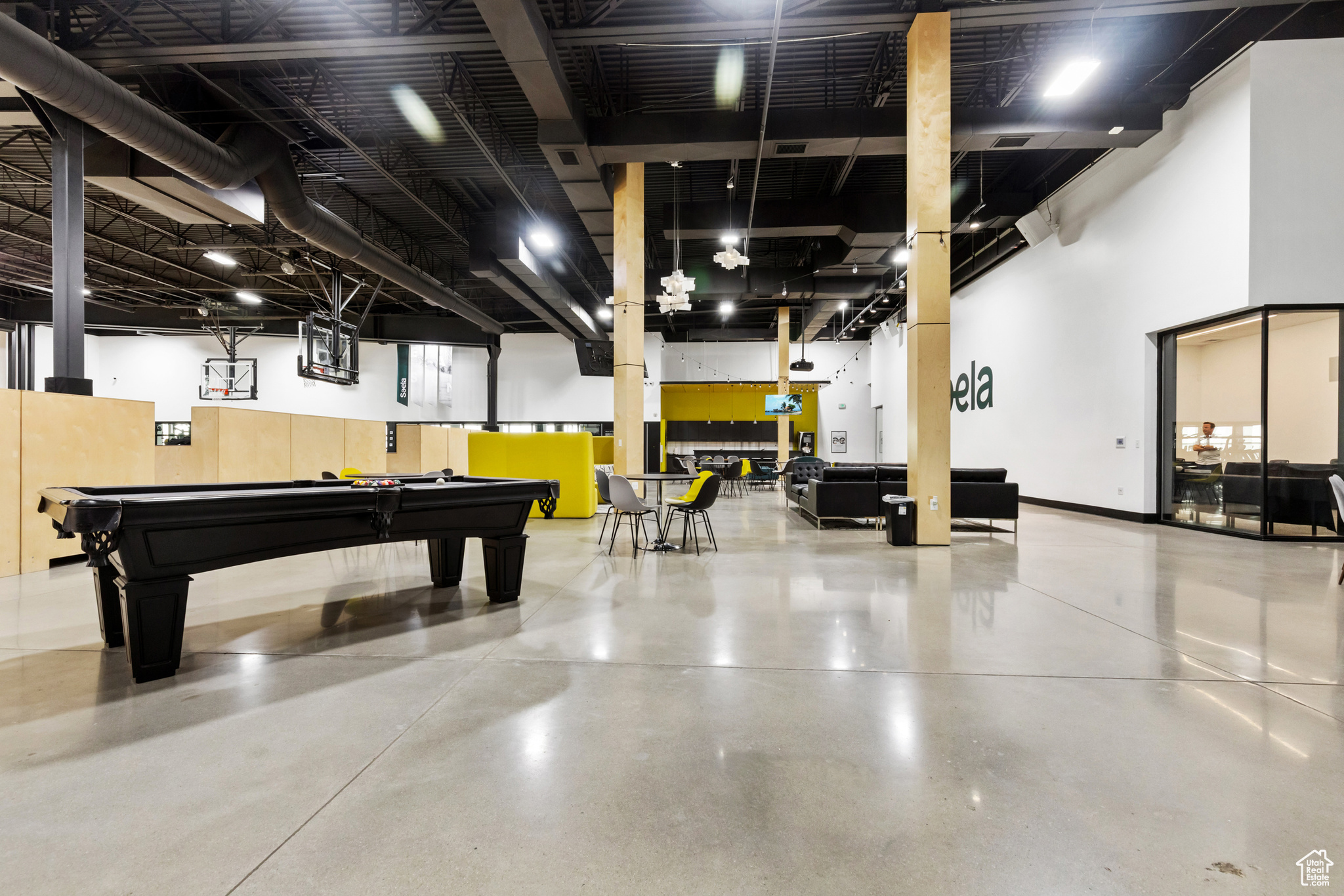 SATURN - Commercial Sale