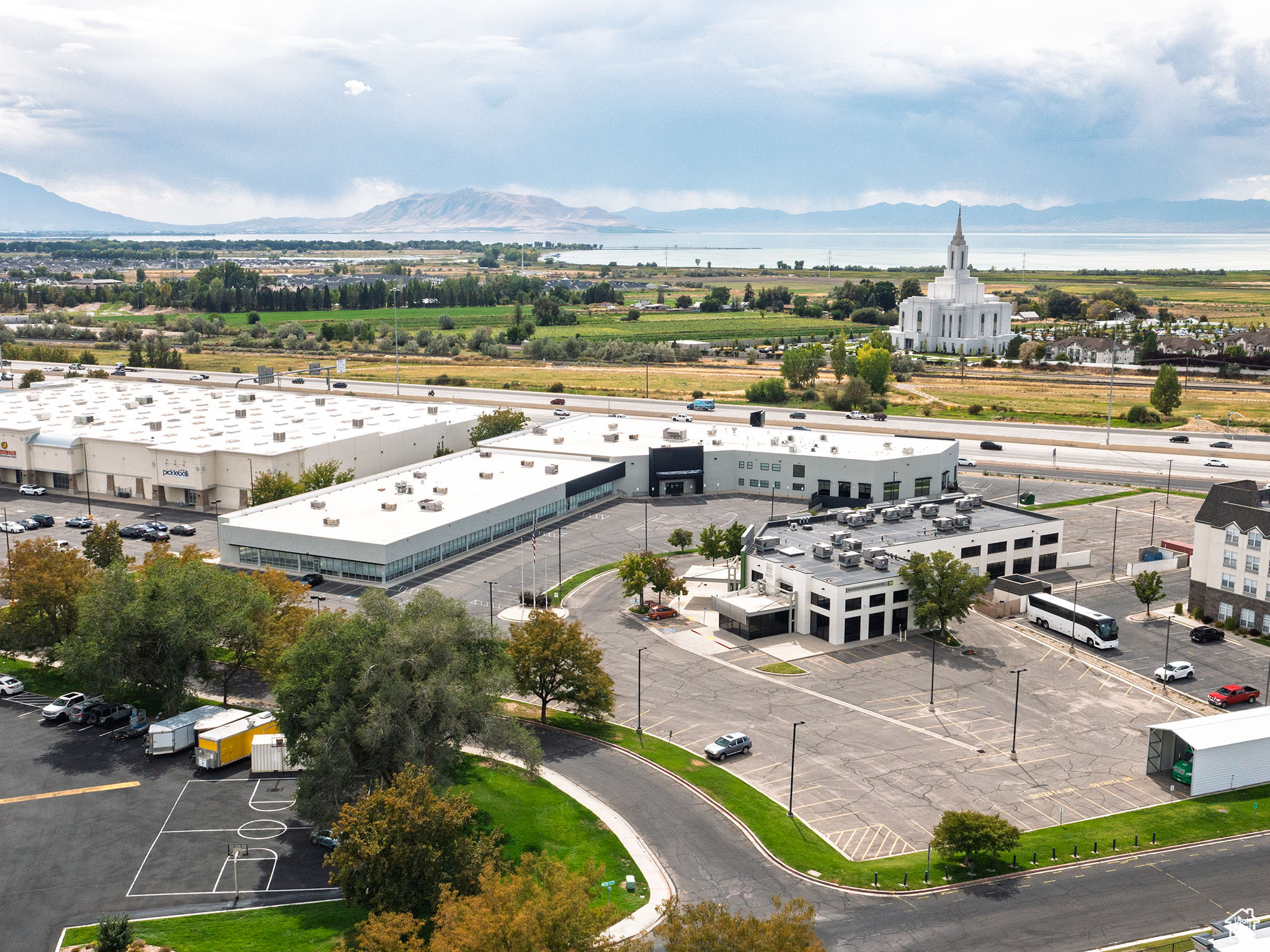 SATURN - Commercial Sale