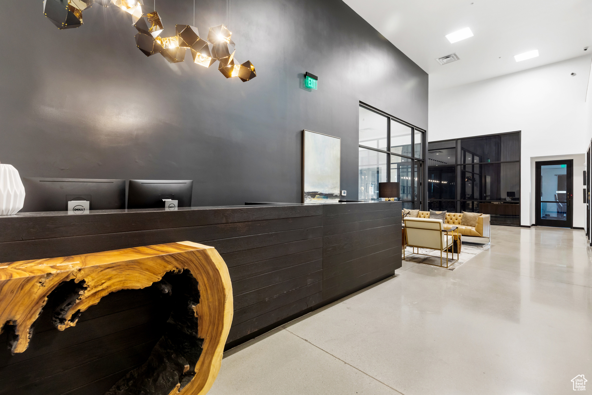 SATURN - Commercial Sale