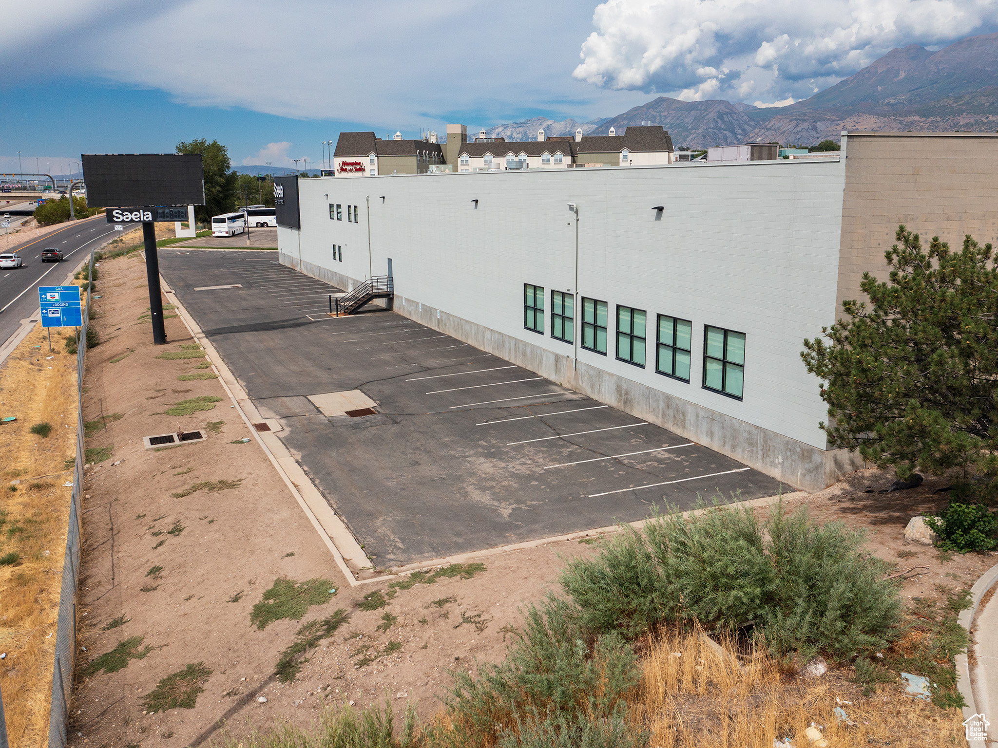 SATURN - Commercial Sale