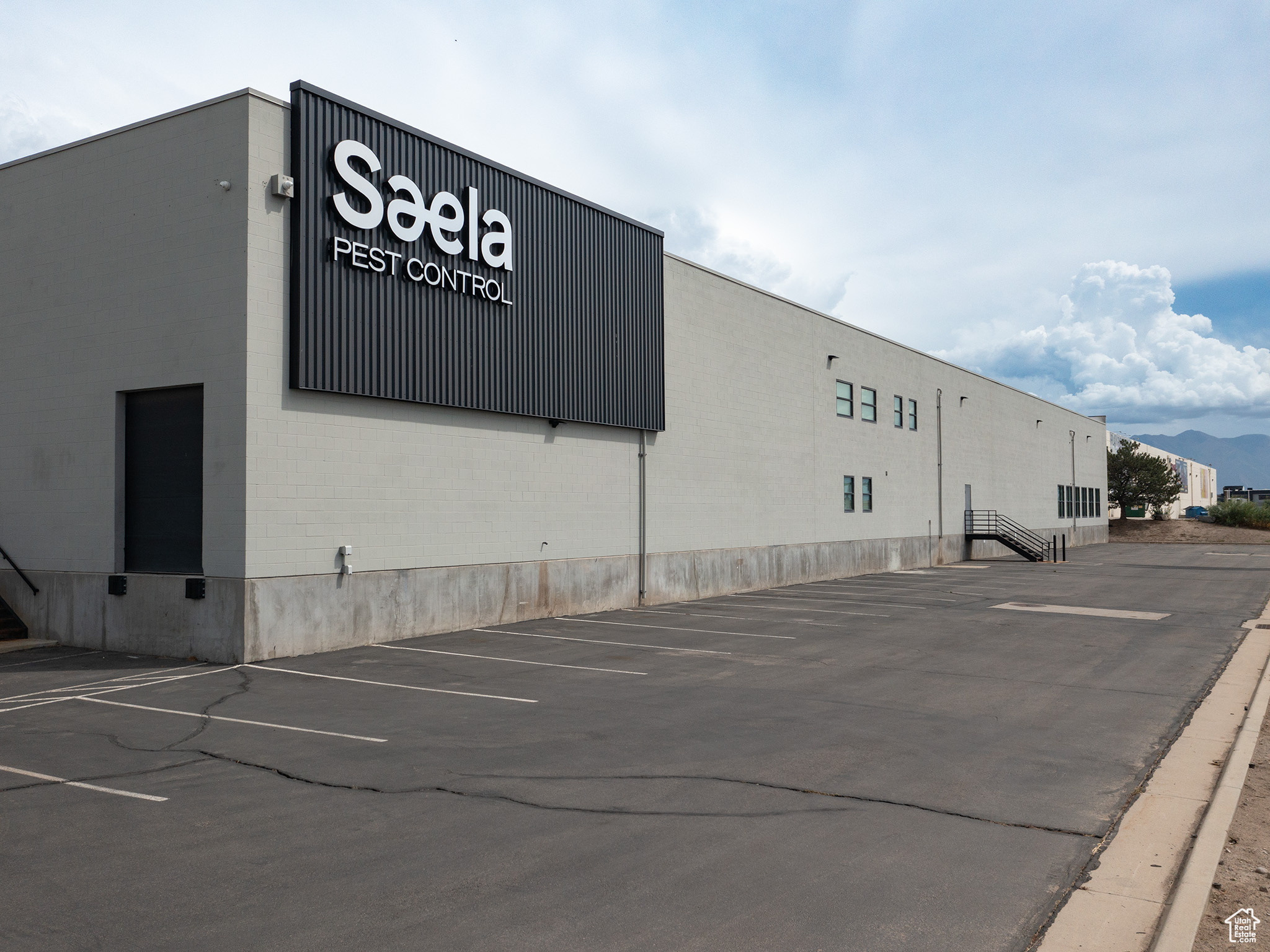 SATURN - Commercial Sale