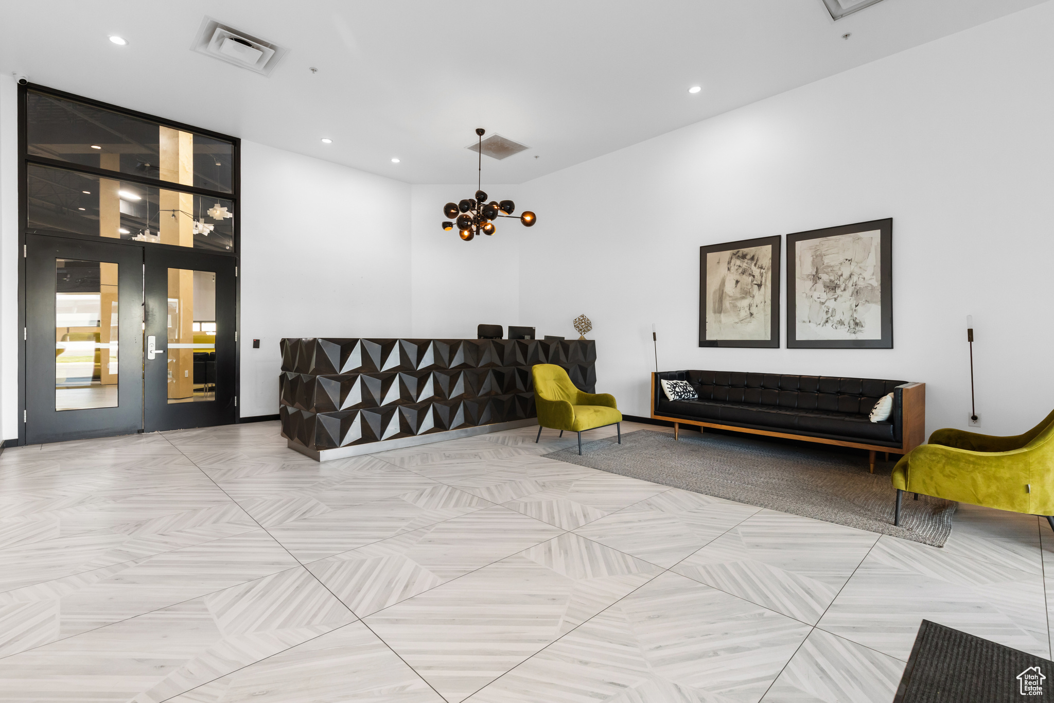 SATURN - Commercial Sale