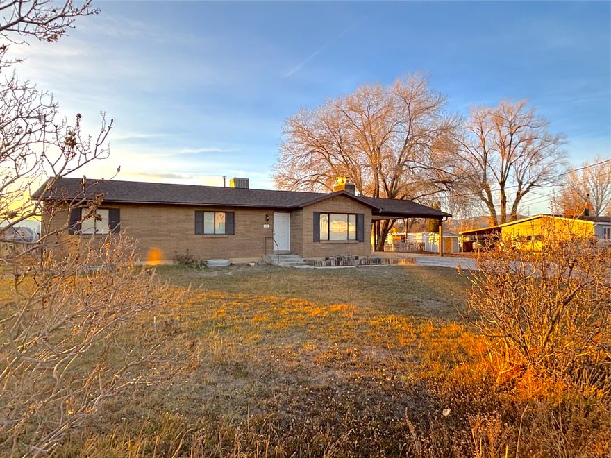 Quiet county living in beautiful Mount Pleasant.  With a wood burning stove, also plumbed for a gas fireplace.This home has plenty of room for family and friends. home site on half ace horse property in town.