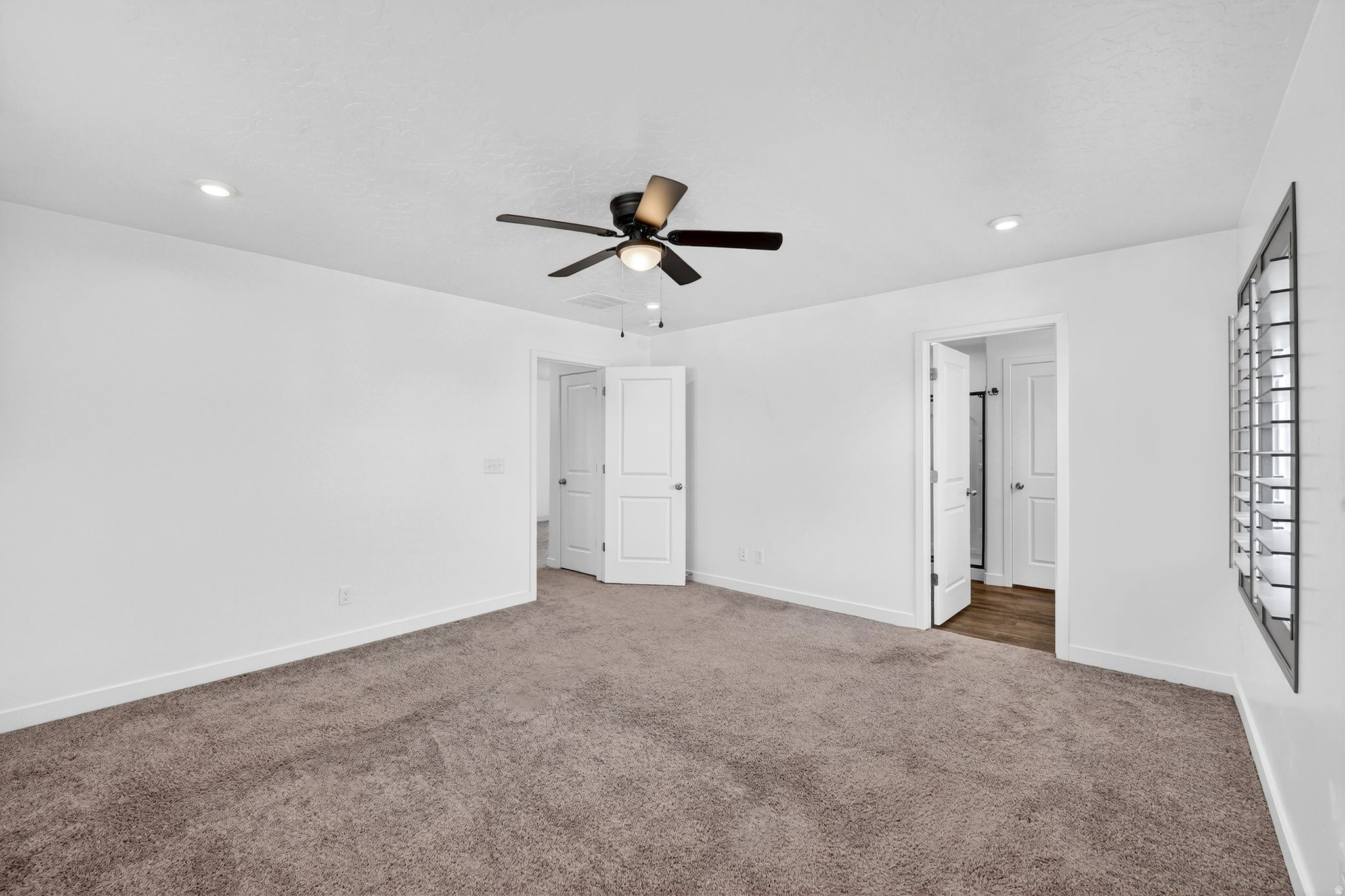 WOOD HOLLOW ESTATES - Residential