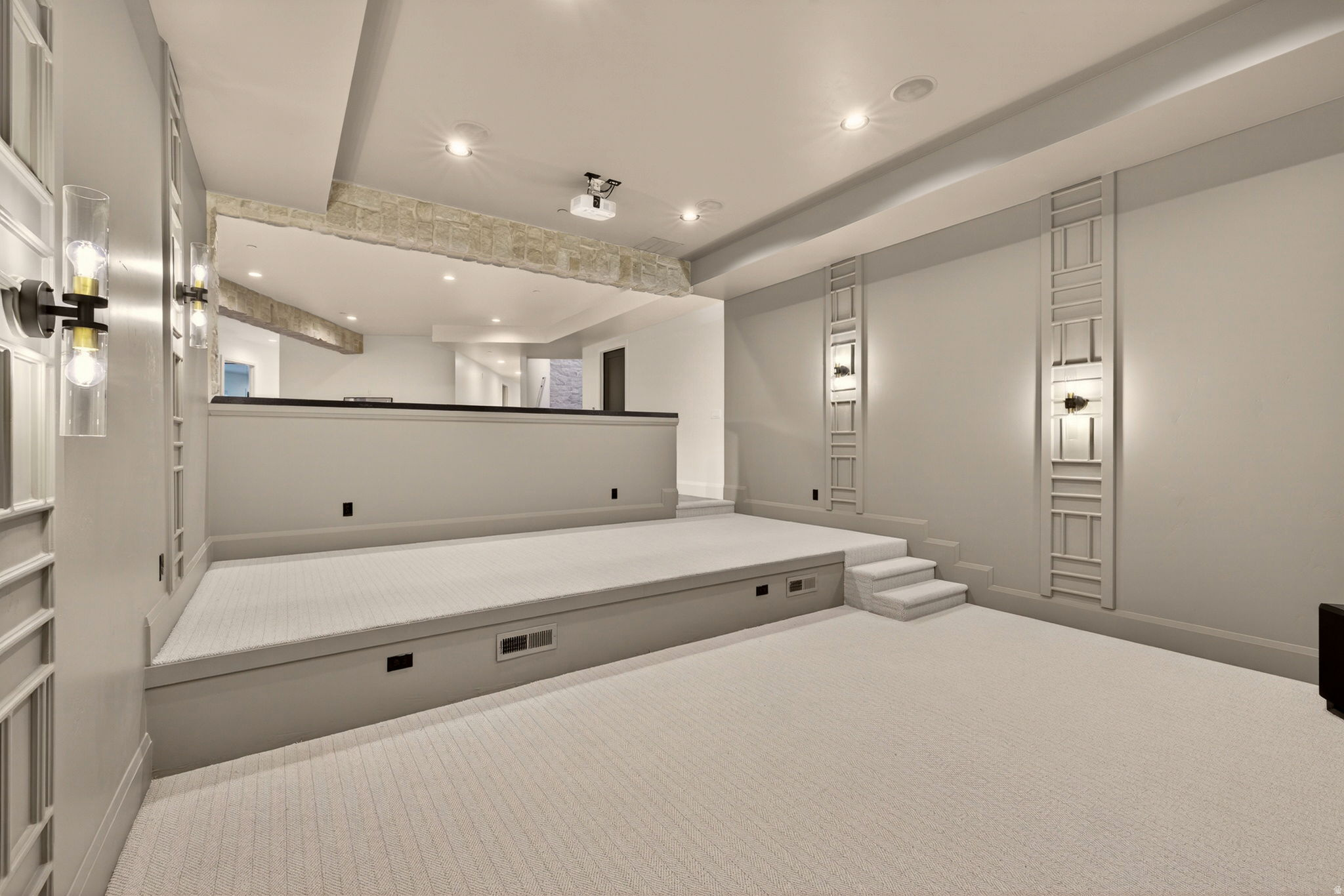 FOUR SEASONS - Residential