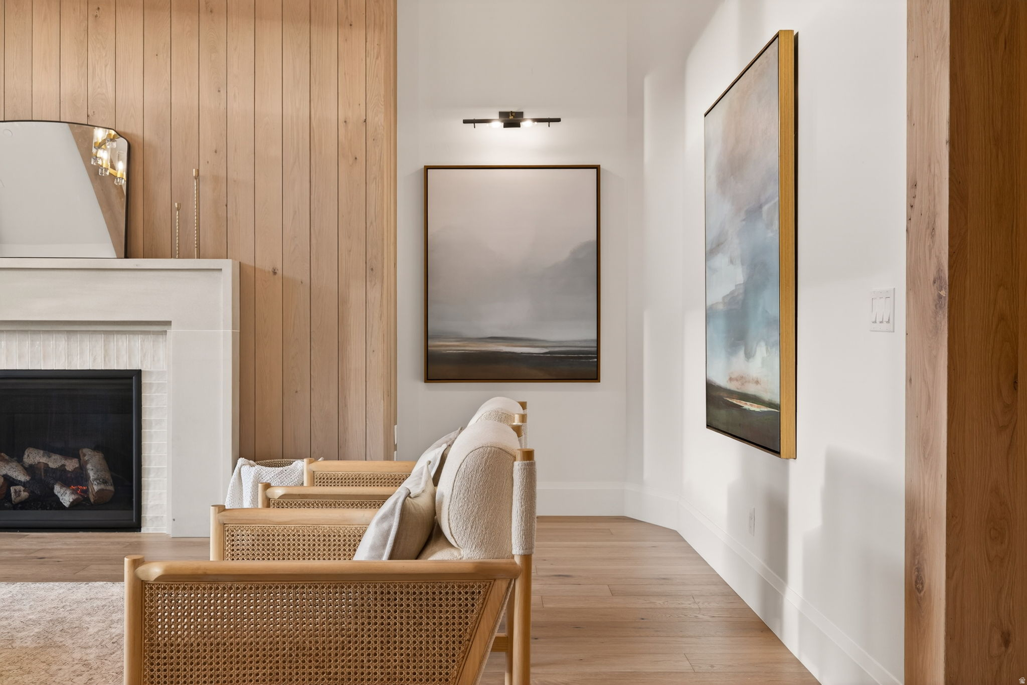 FOUR SEASONS - Residential