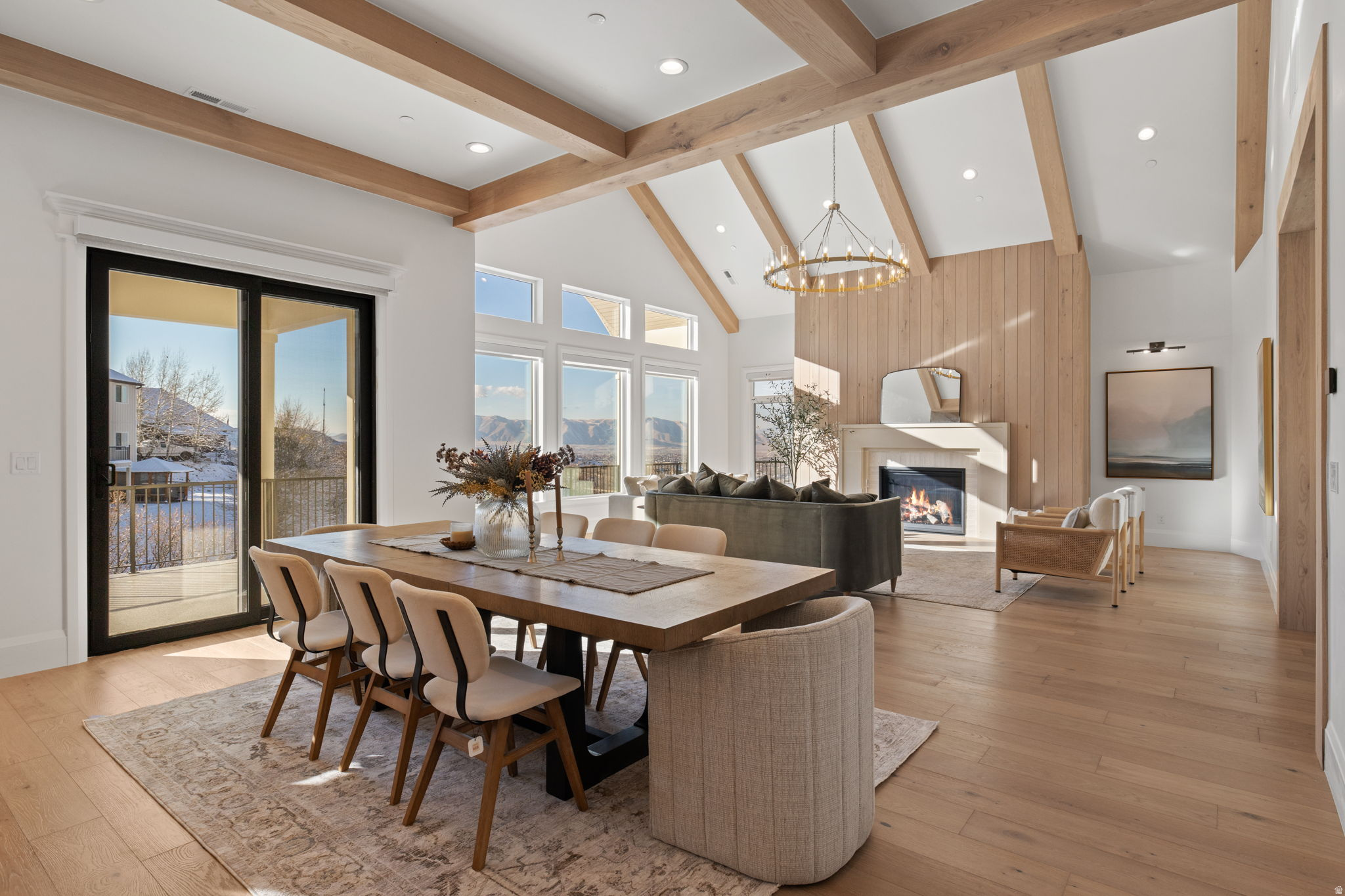 FOUR SEASONS - Residential