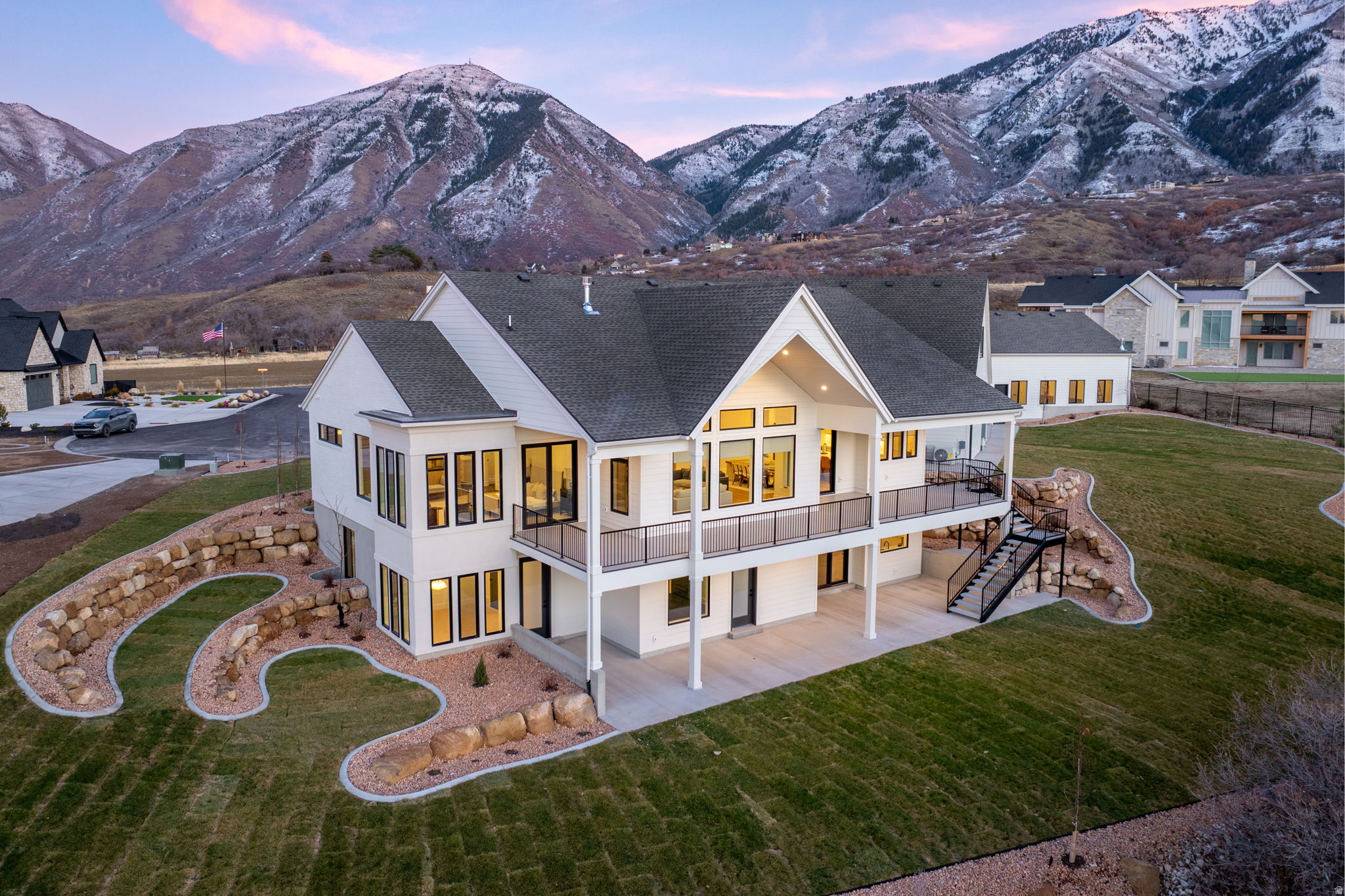 FOUR SEASONS - Residential