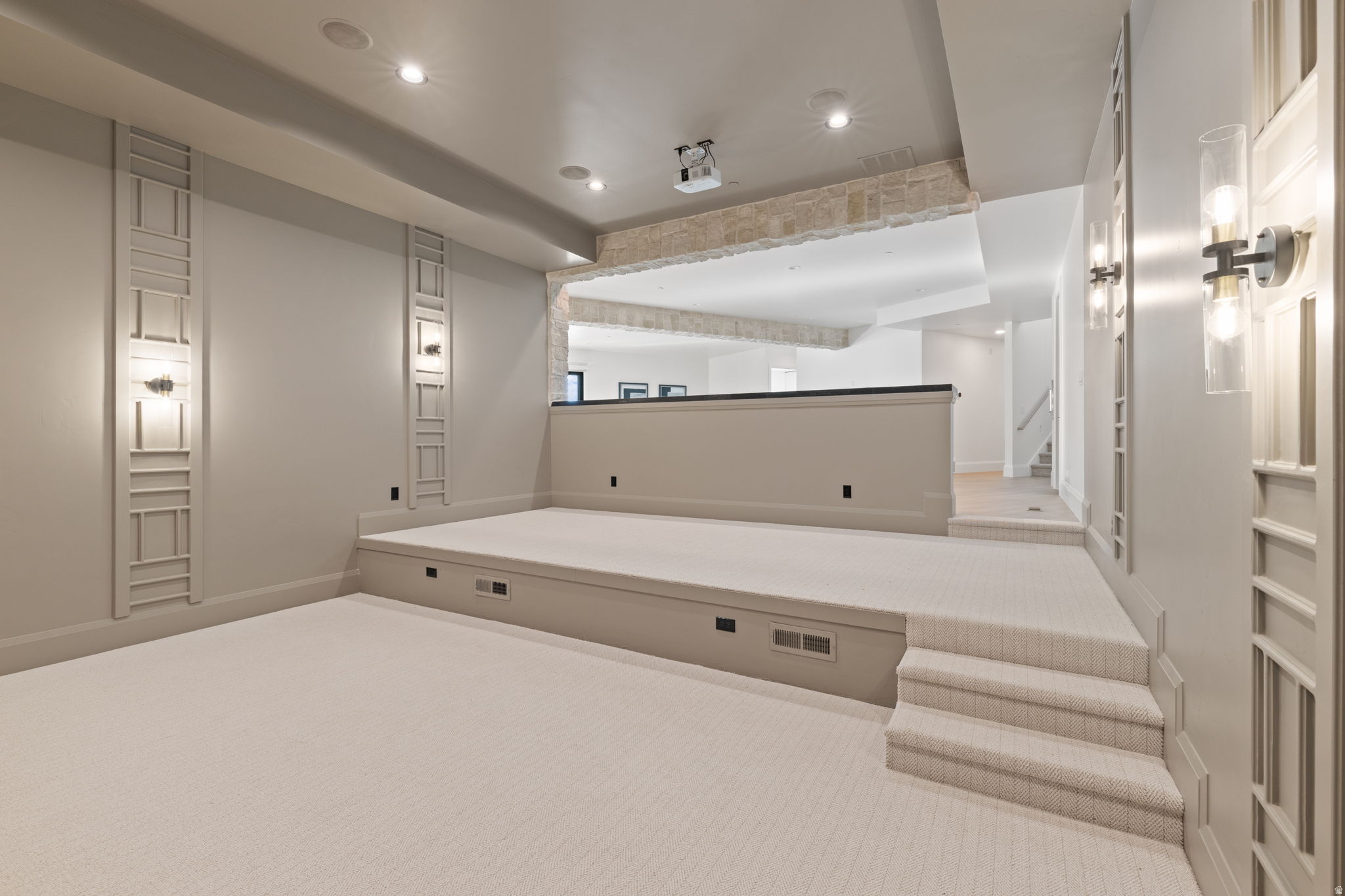 FOUR SEASONS - Residential