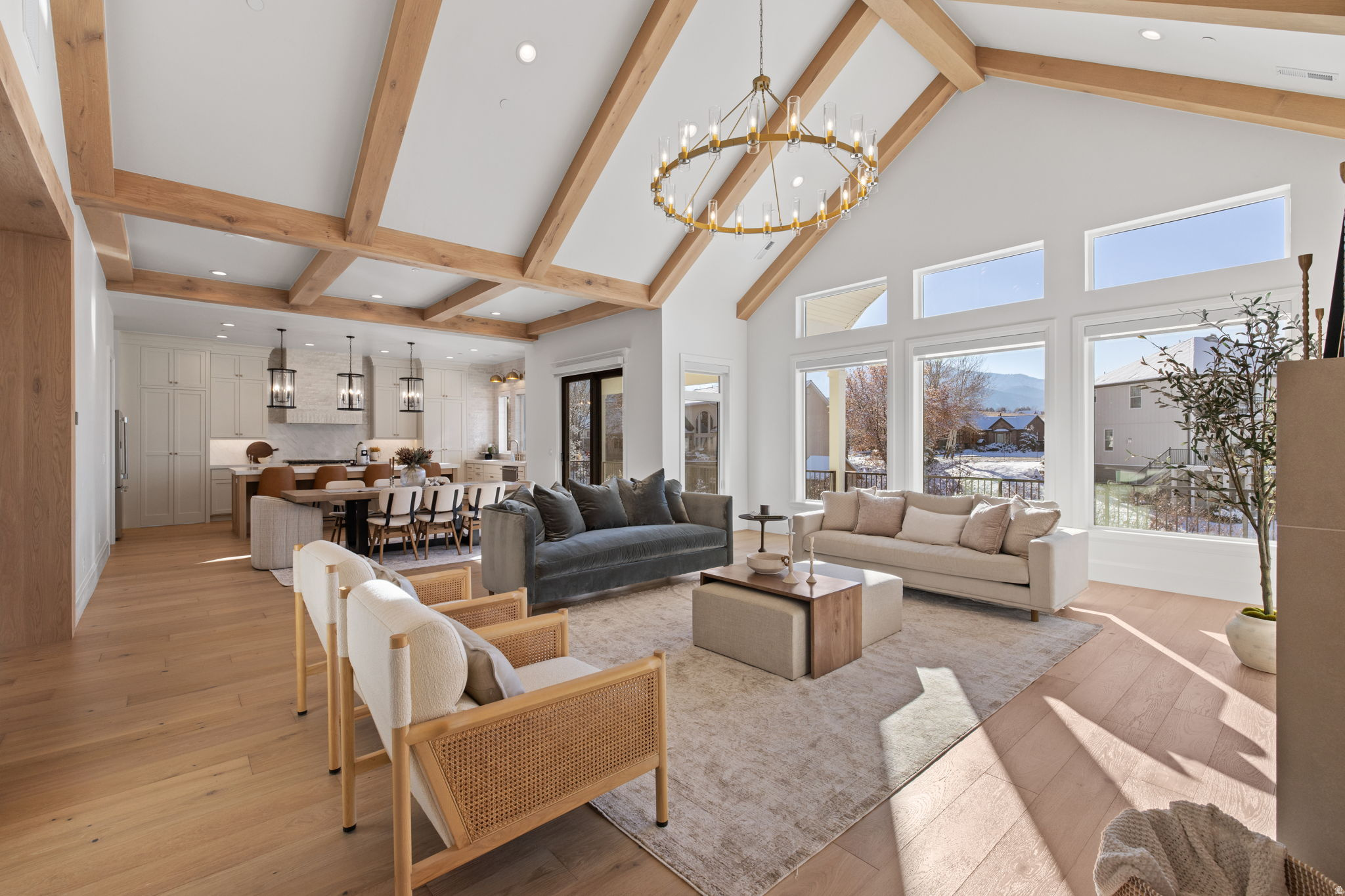 FOUR SEASONS - Residential