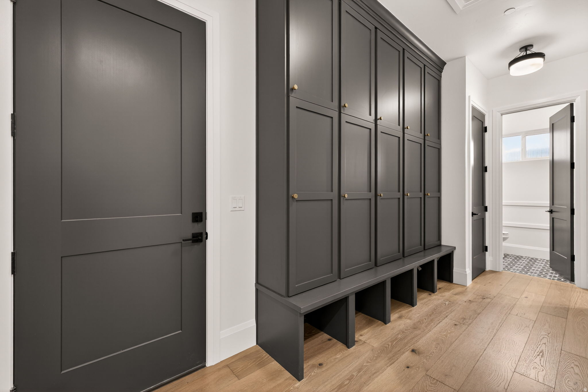 FOUR SEASONS - Residential