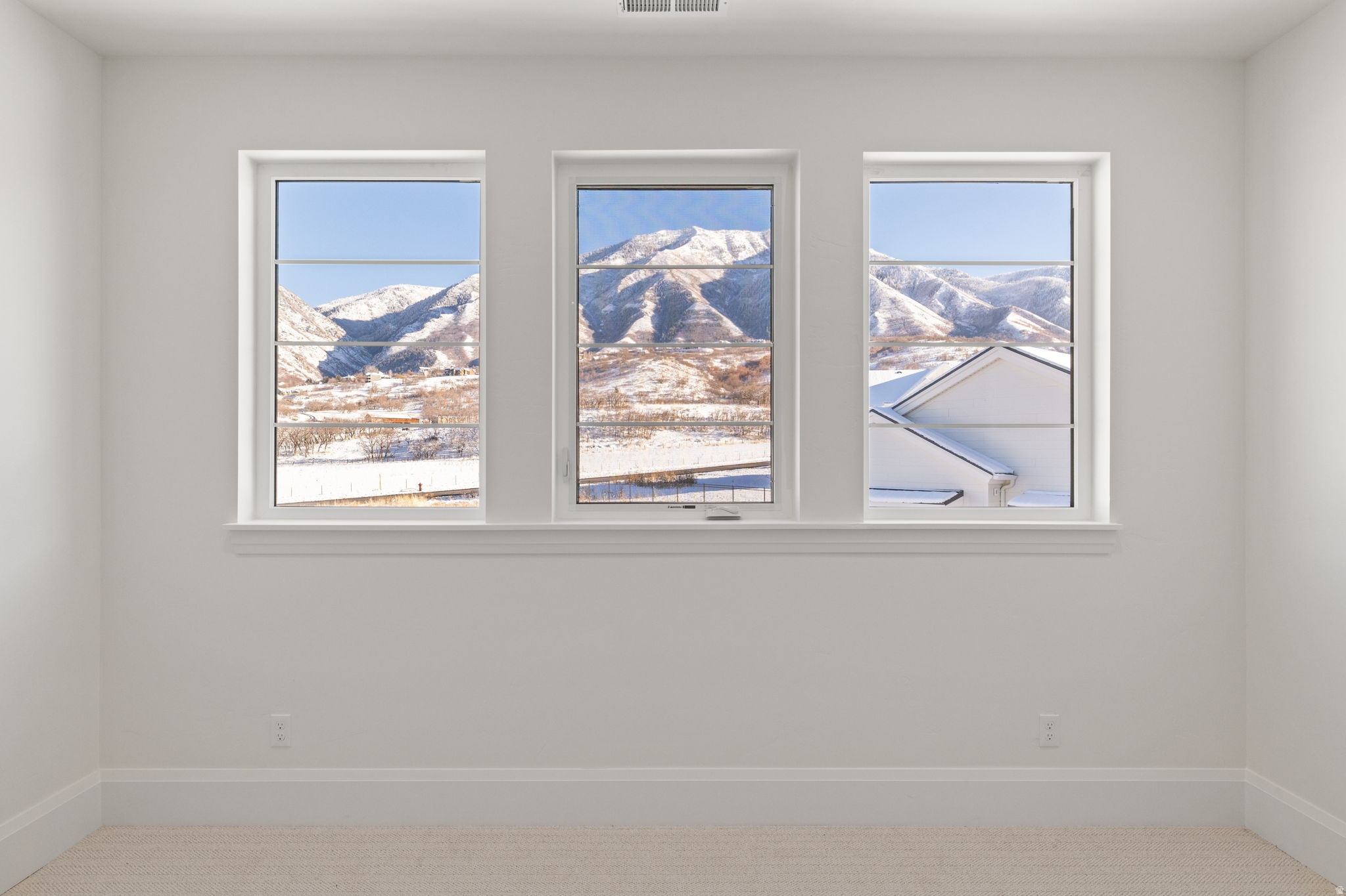 FOUR SEASONS - Residential