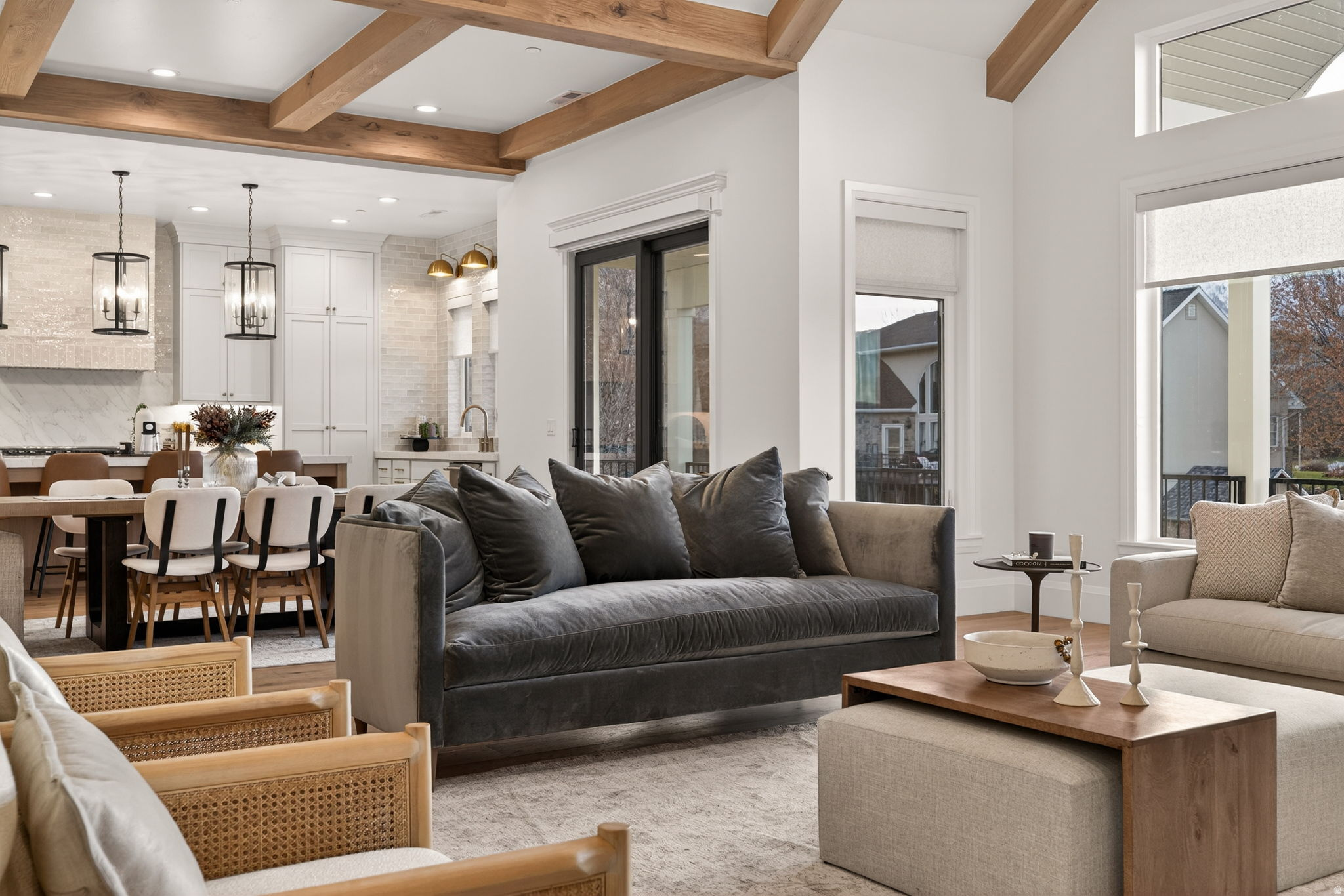 FOUR SEASONS - Residential