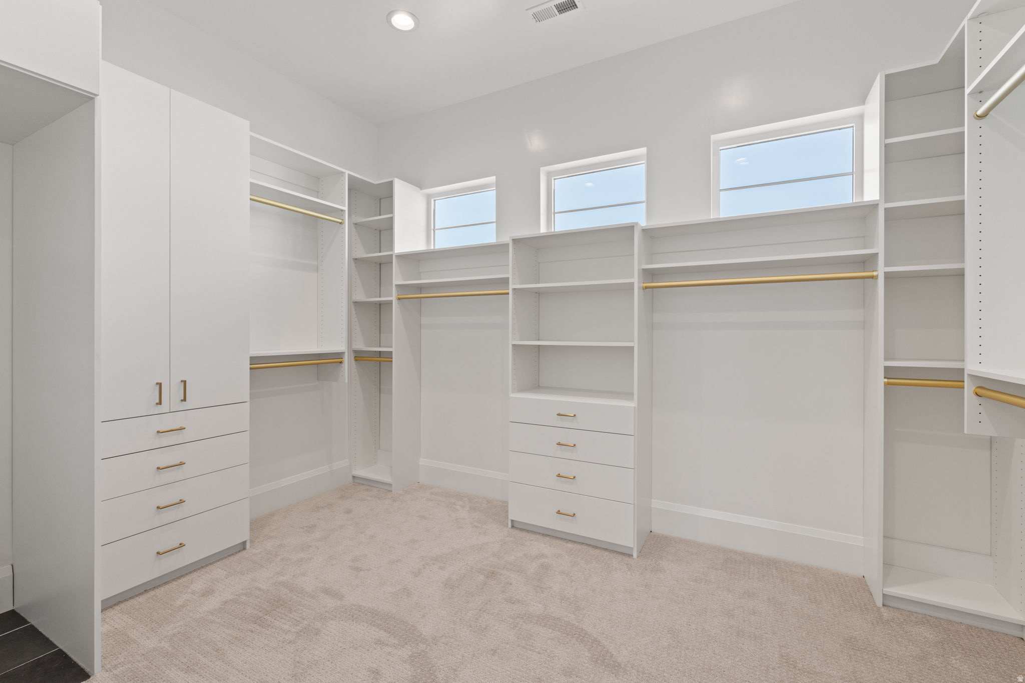 FOUR SEASONS - Residential