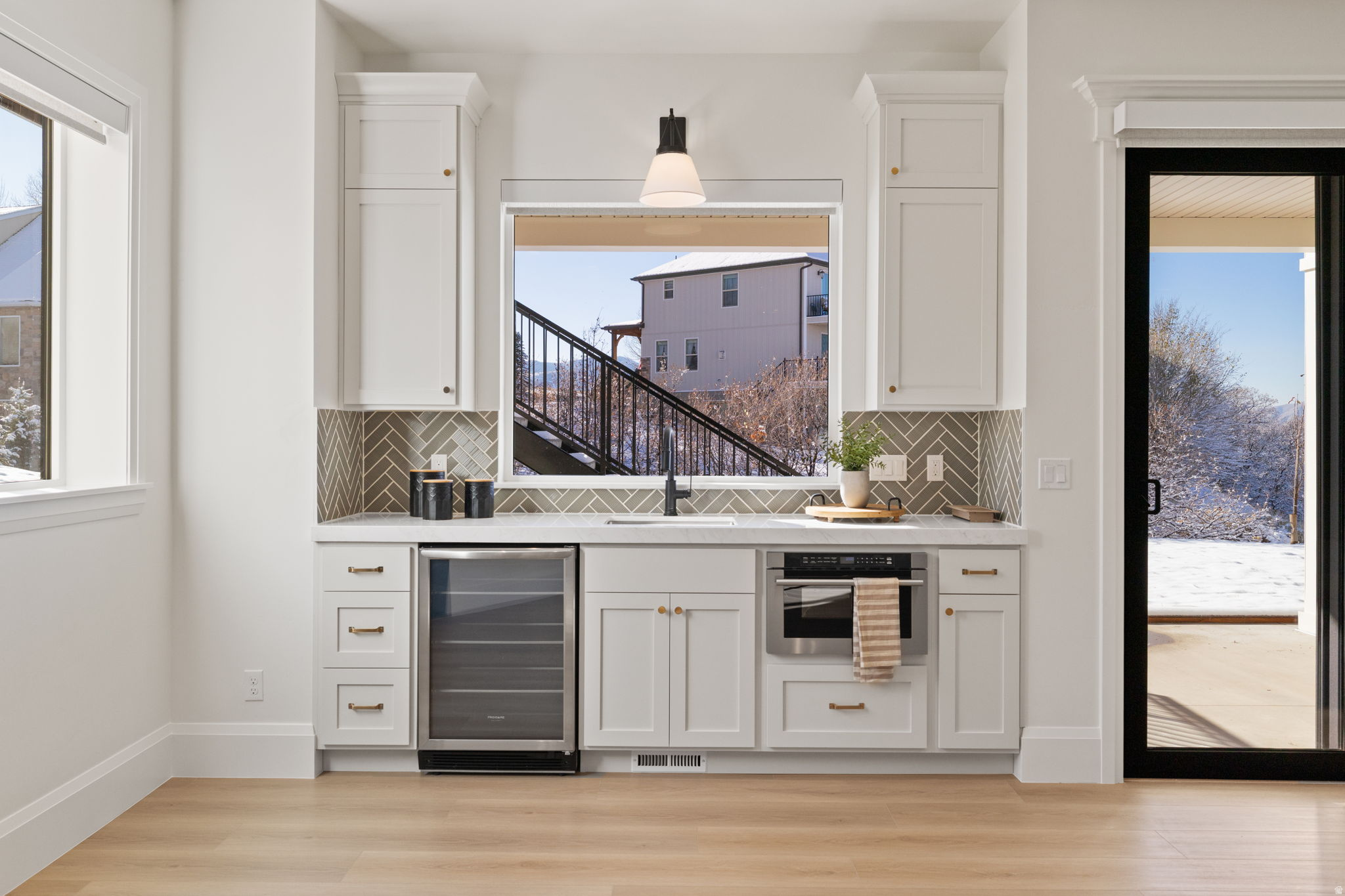 FOUR SEASONS - Residential