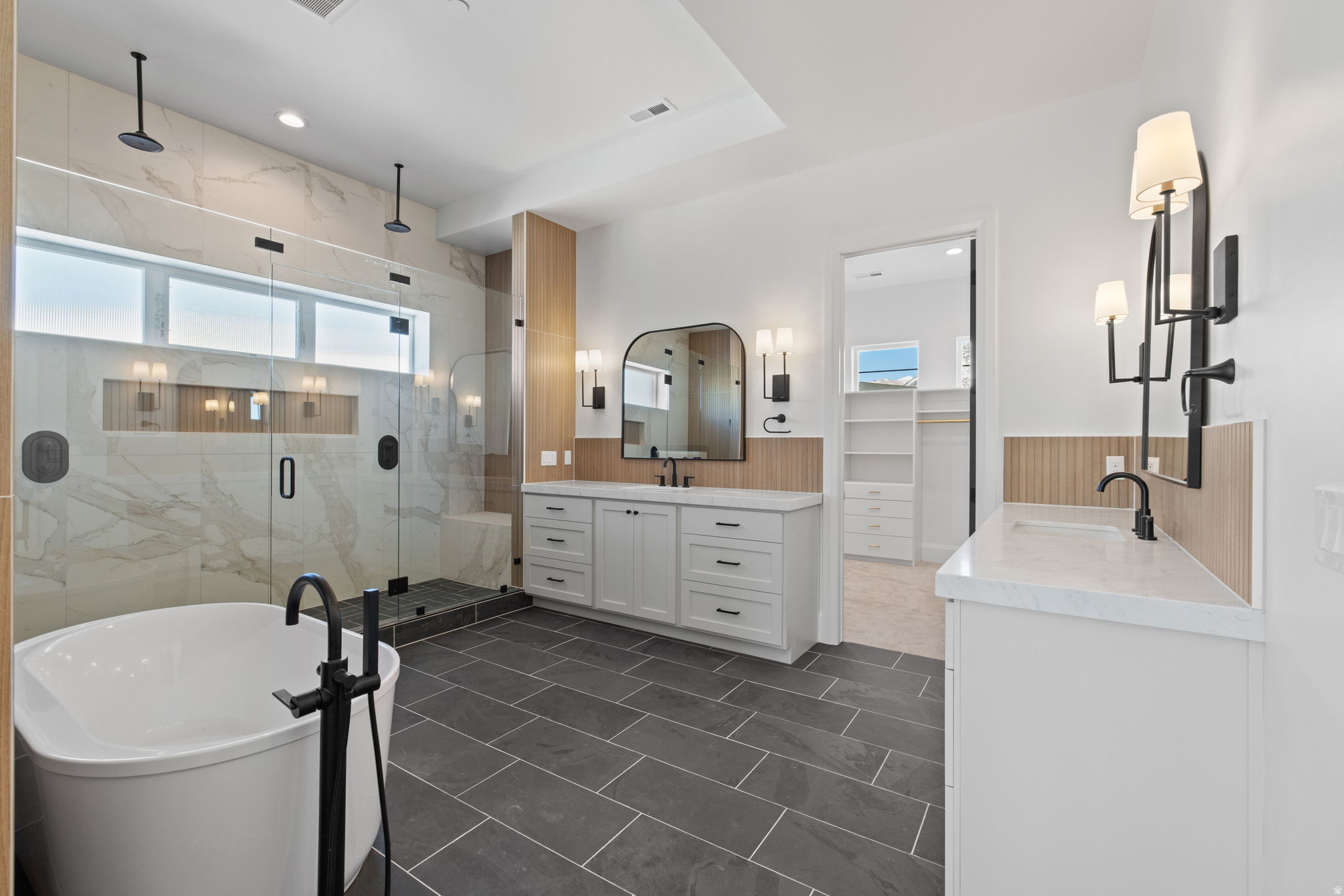 FOUR SEASONS - Residential