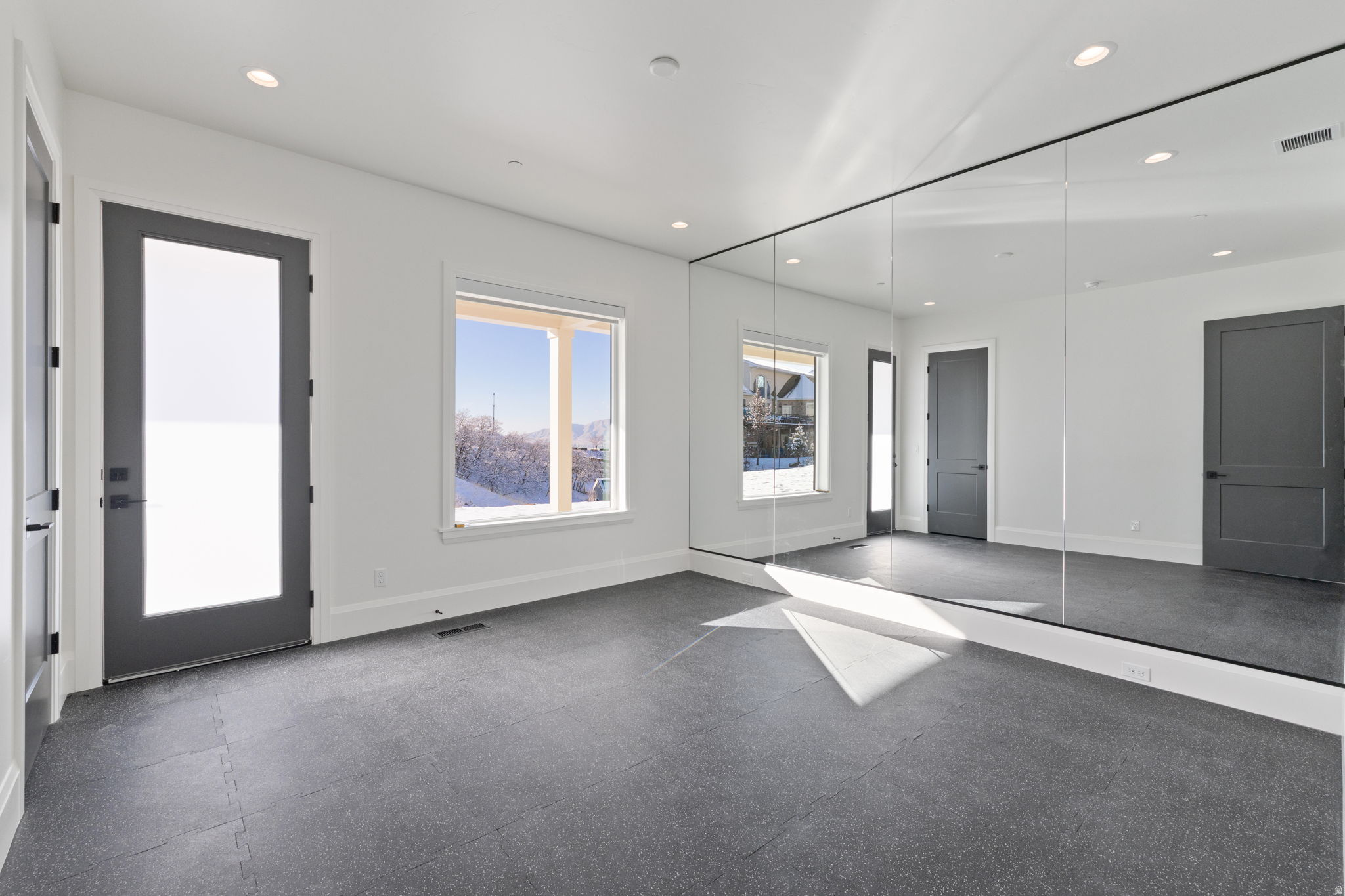 FOUR SEASONS - Residential