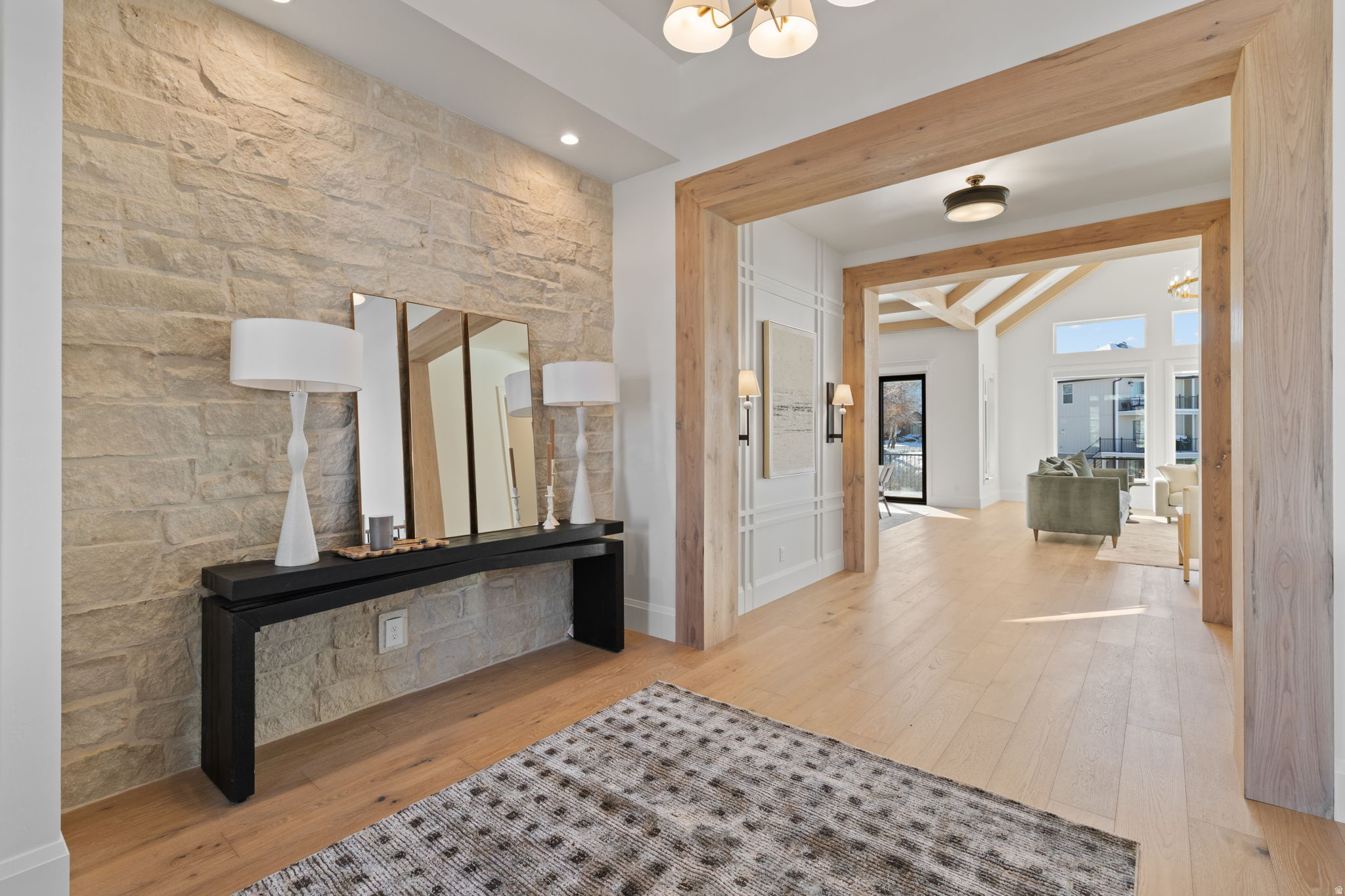 FOUR SEASONS - Residential