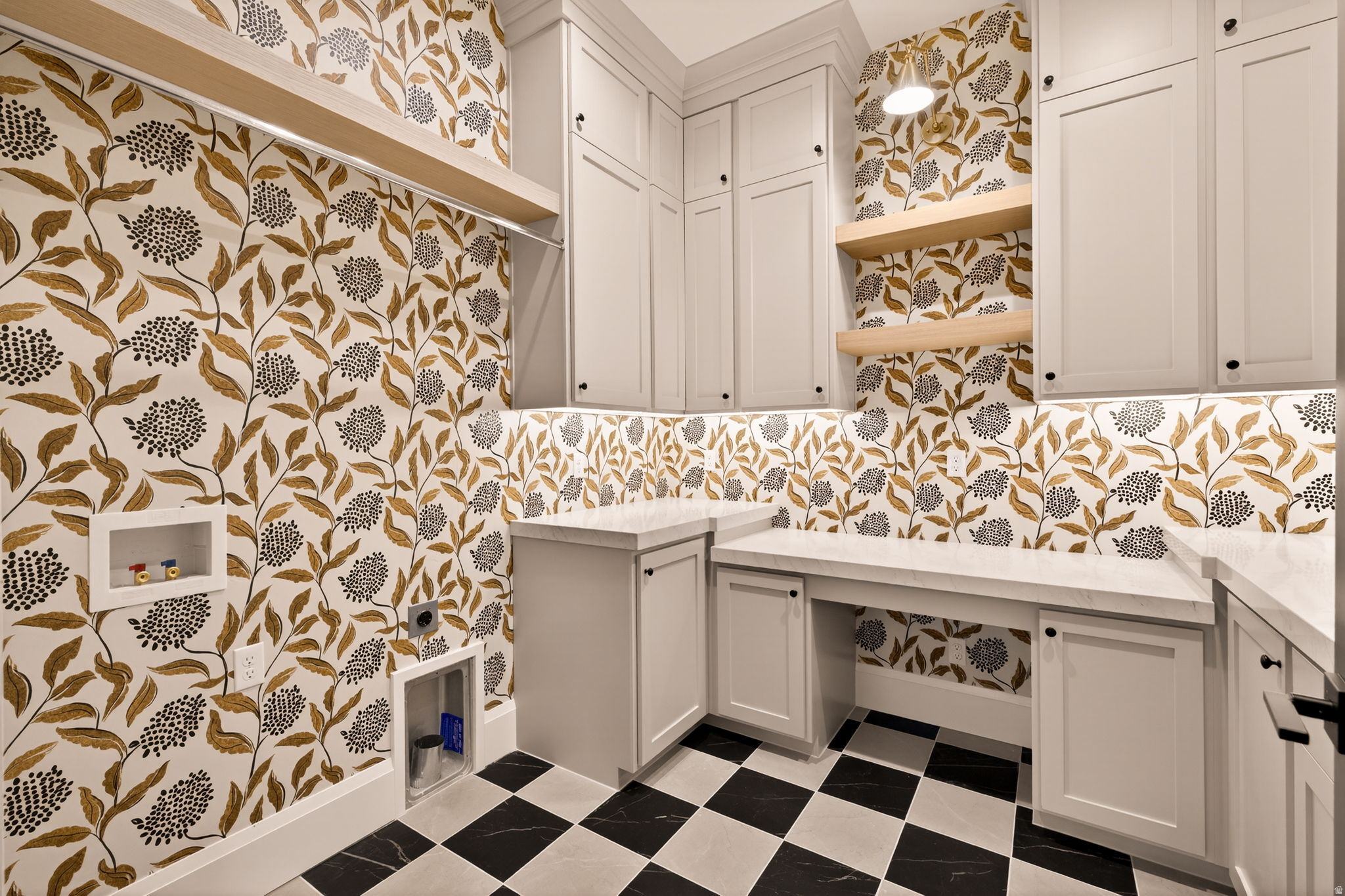 FOUR SEASONS - Residential