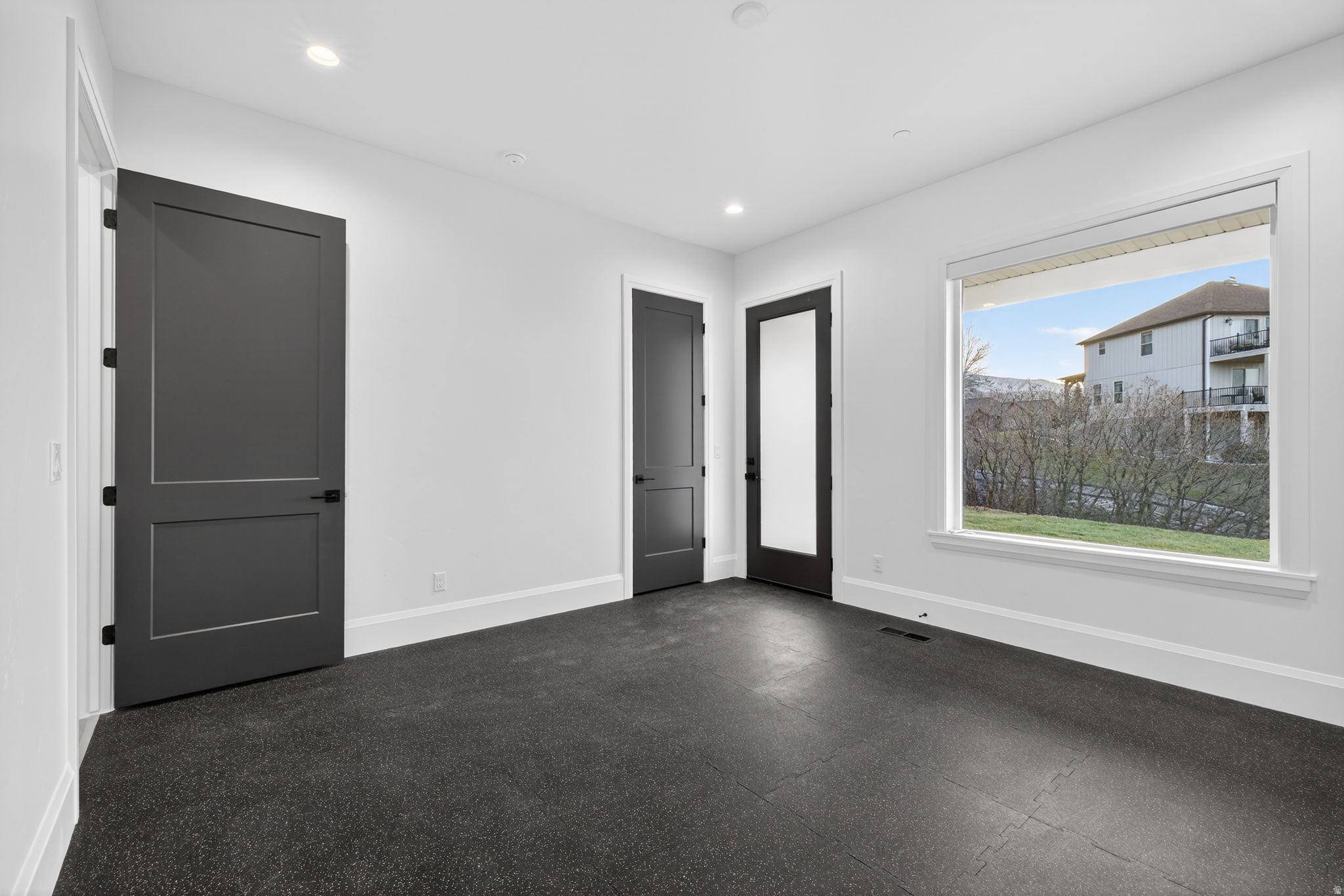 FOUR SEASONS - Residential