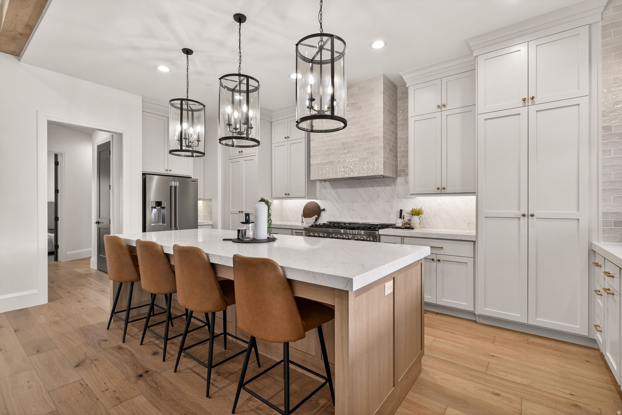 FOUR SEASONS - Residential