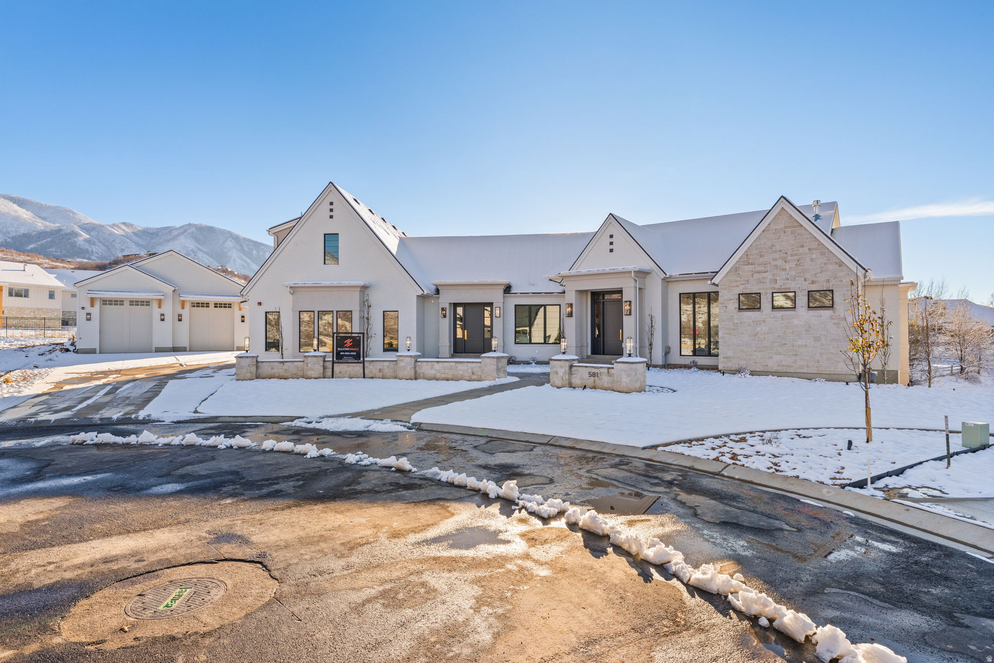 FOUR SEASONS - Residential