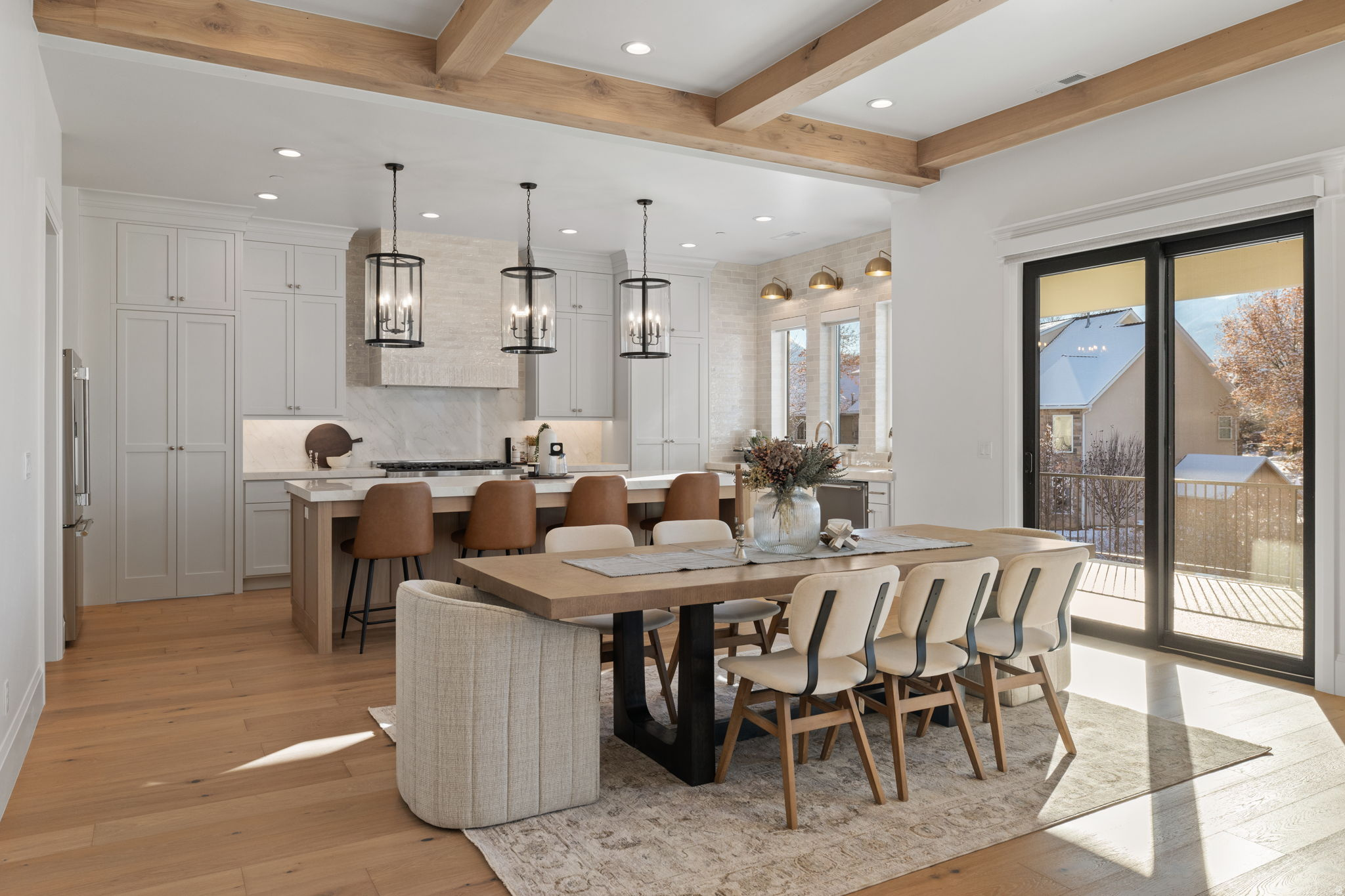 FOUR SEASONS - Residential