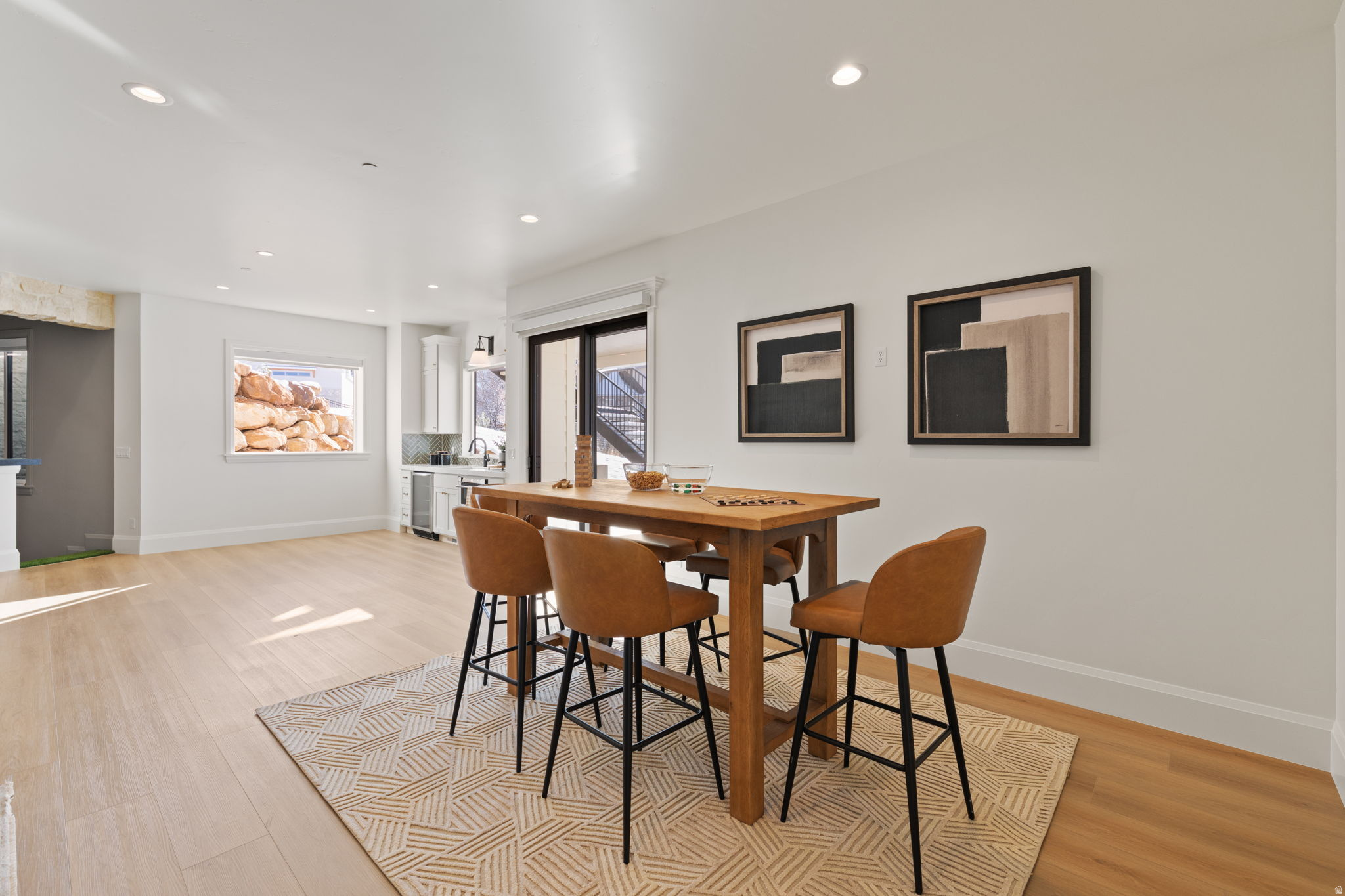 FOUR SEASONS - Residential