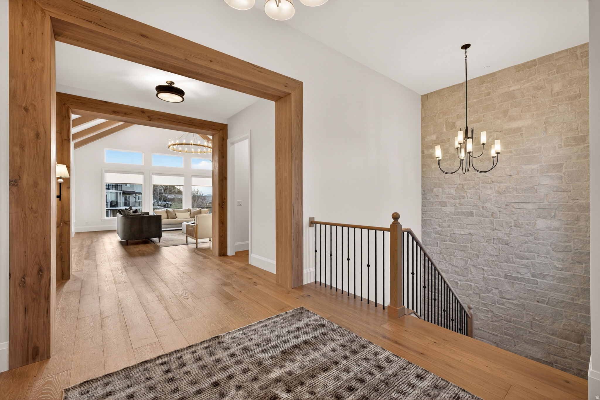 FOUR SEASONS - Residential