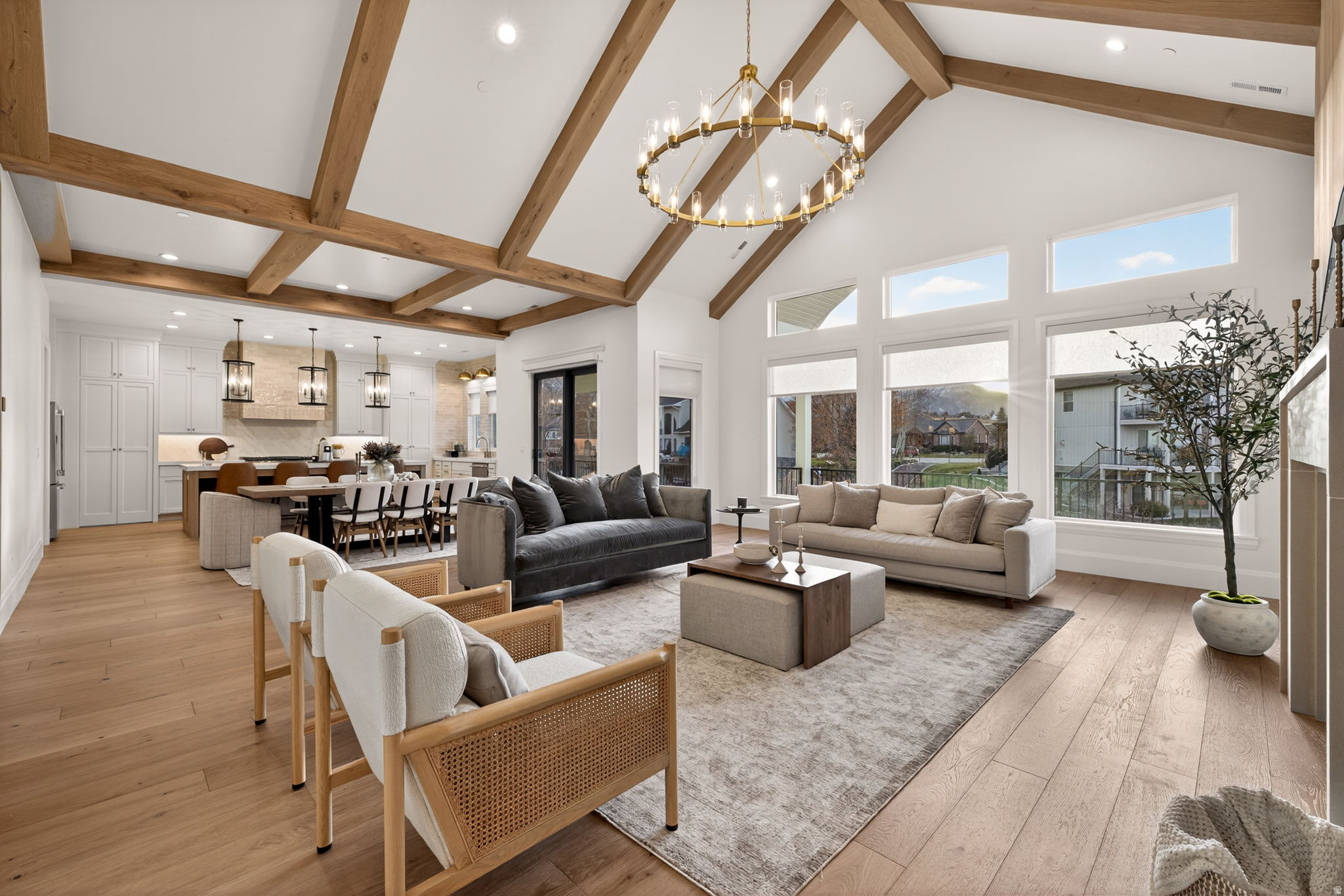 FOUR SEASONS - Residential