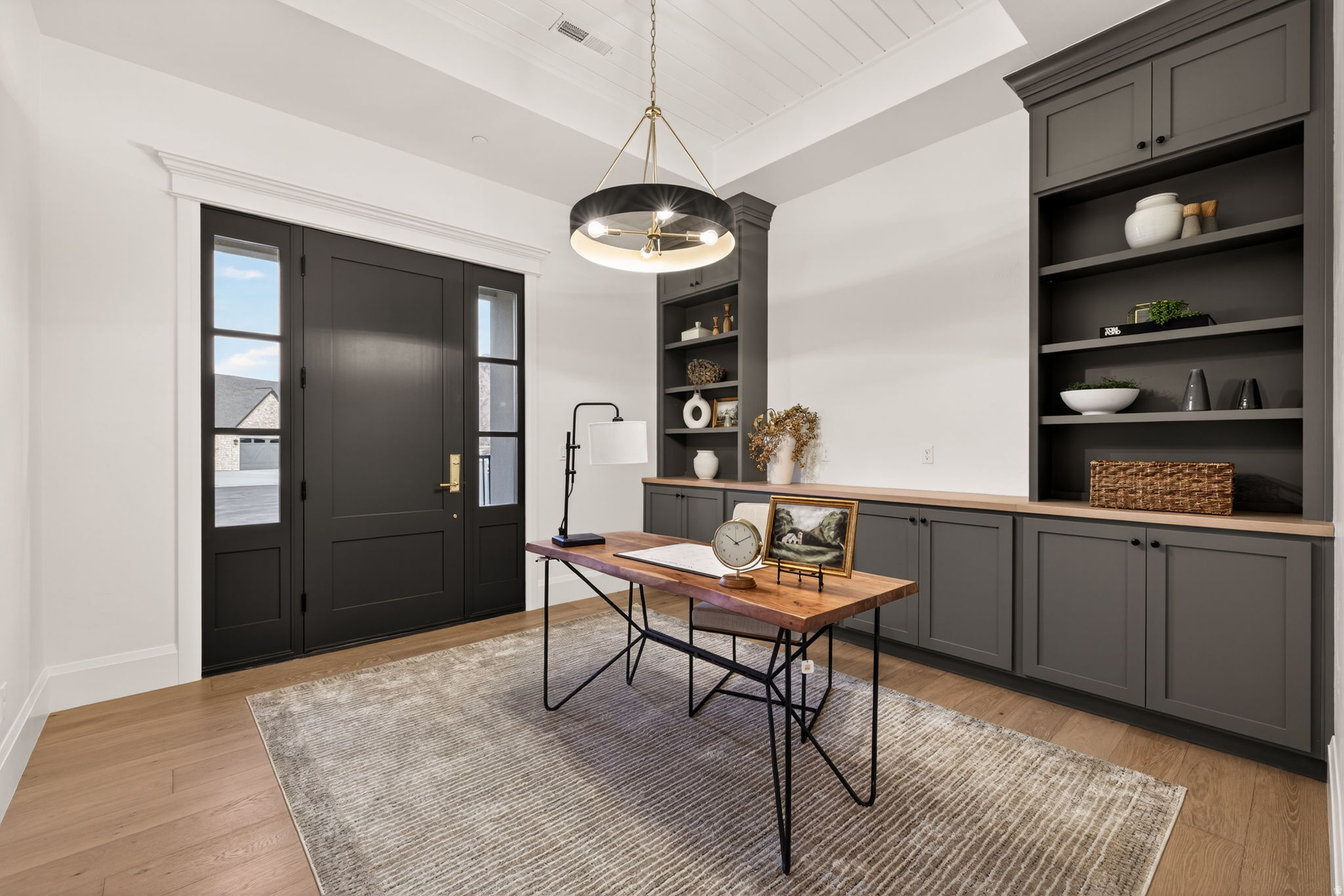 FOUR SEASONS - Residential