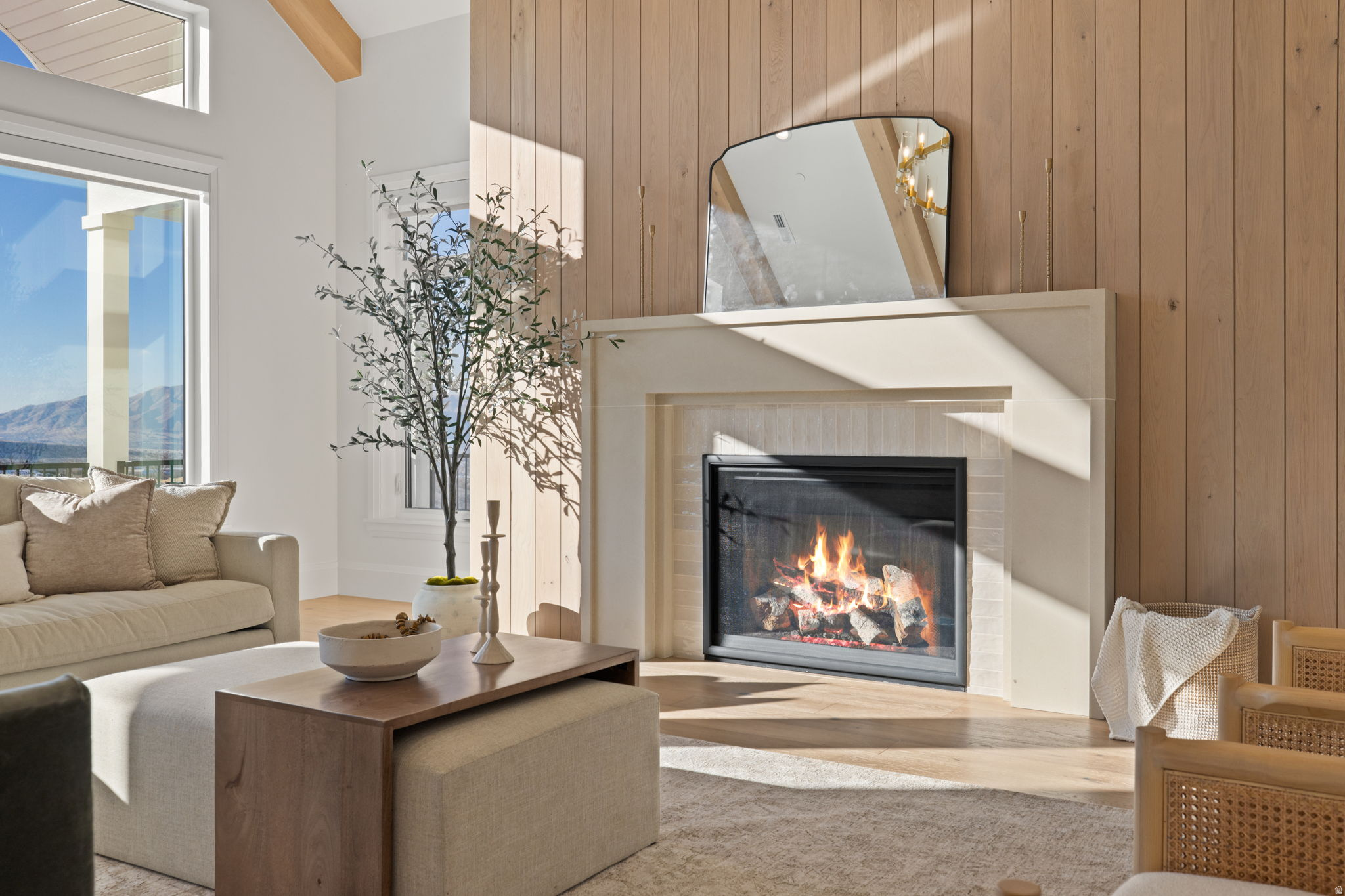 FOUR SEASONS - Residential