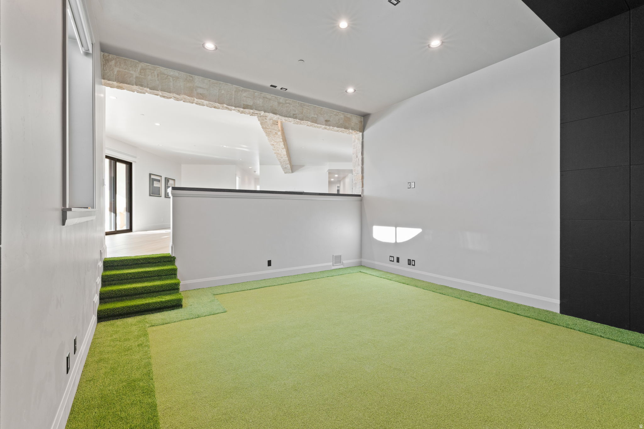 FOUR SEASONS - Residential