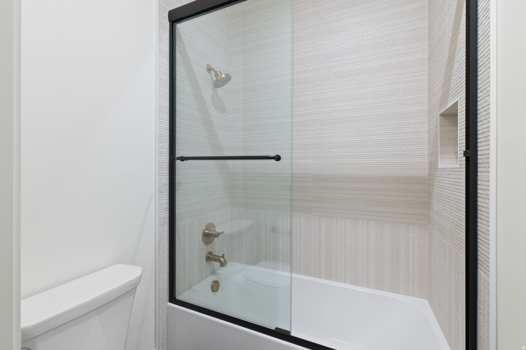 FOUR SEASONS - Residential