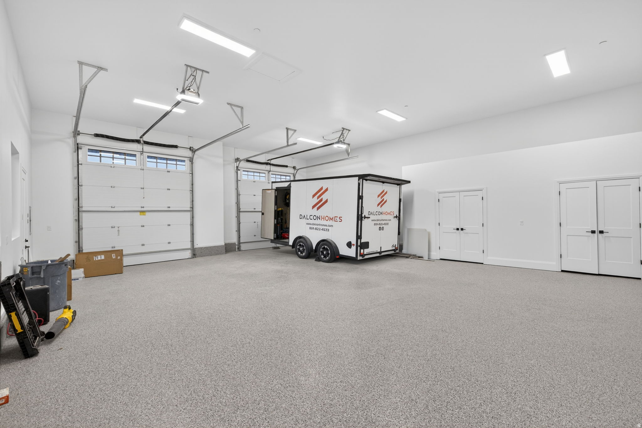 FOUR SEASONS - Residential