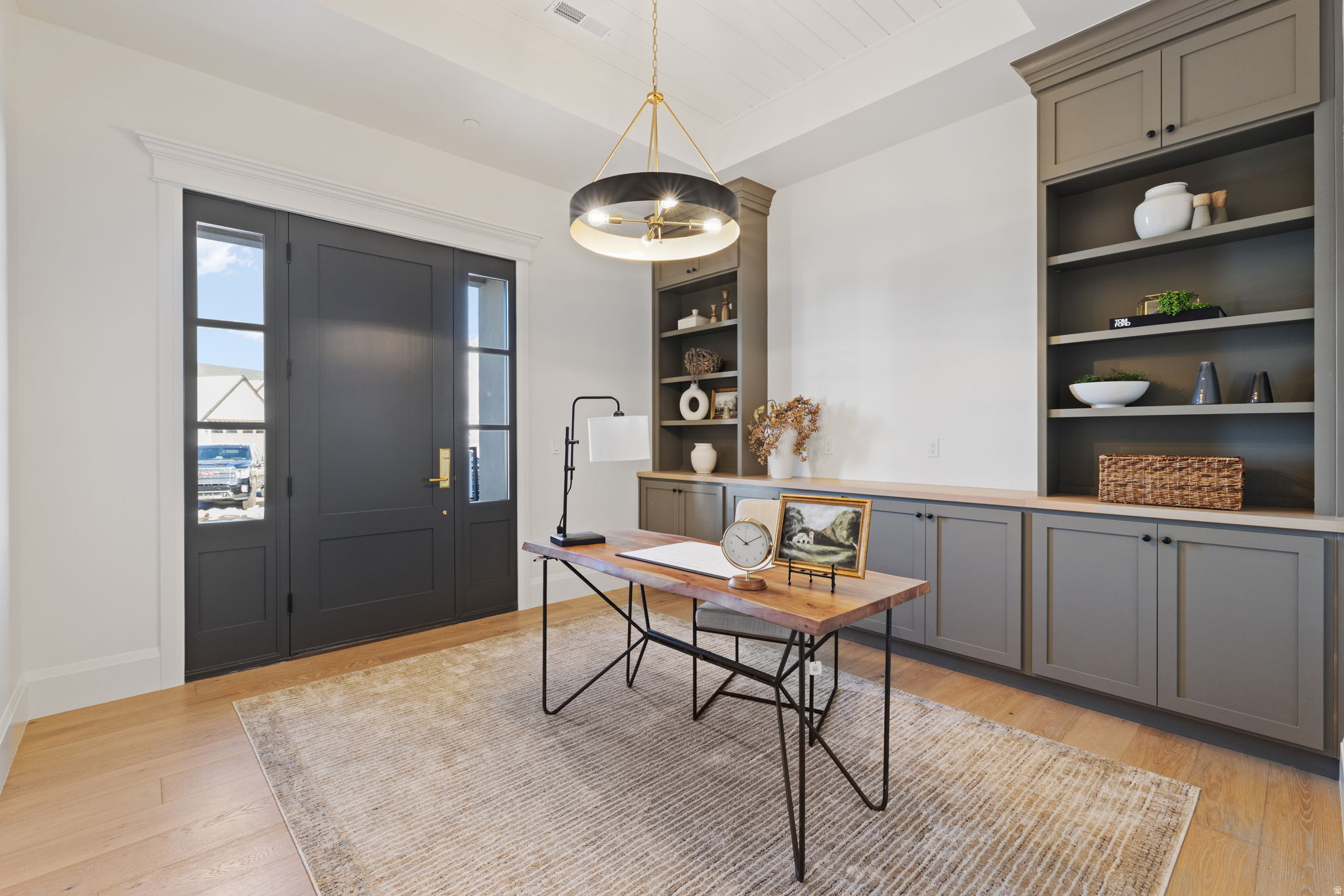 FOUR SEASONS - Residential