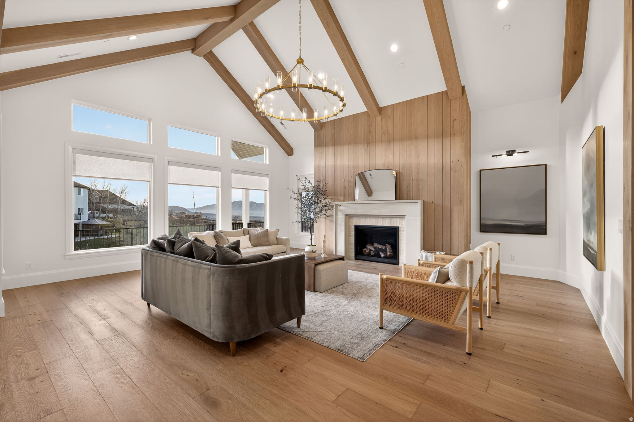 FOUR SEASONS - Residential