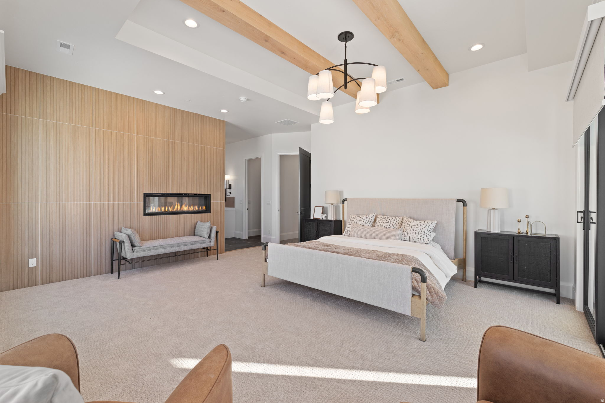 FOUR SEASONS - Residential