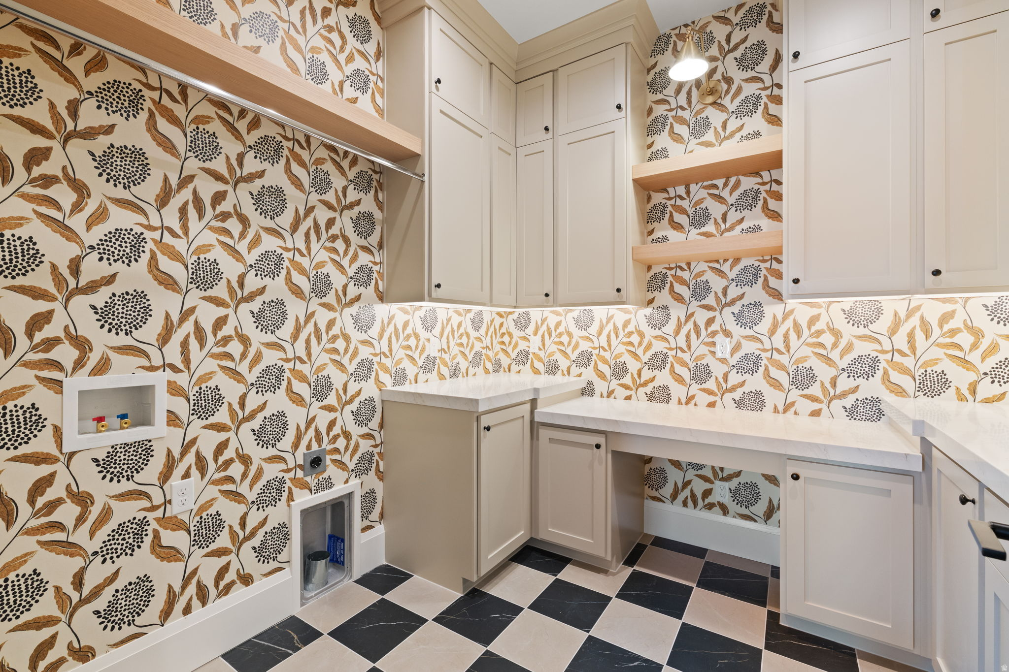 FOUR SEASONS - Residential