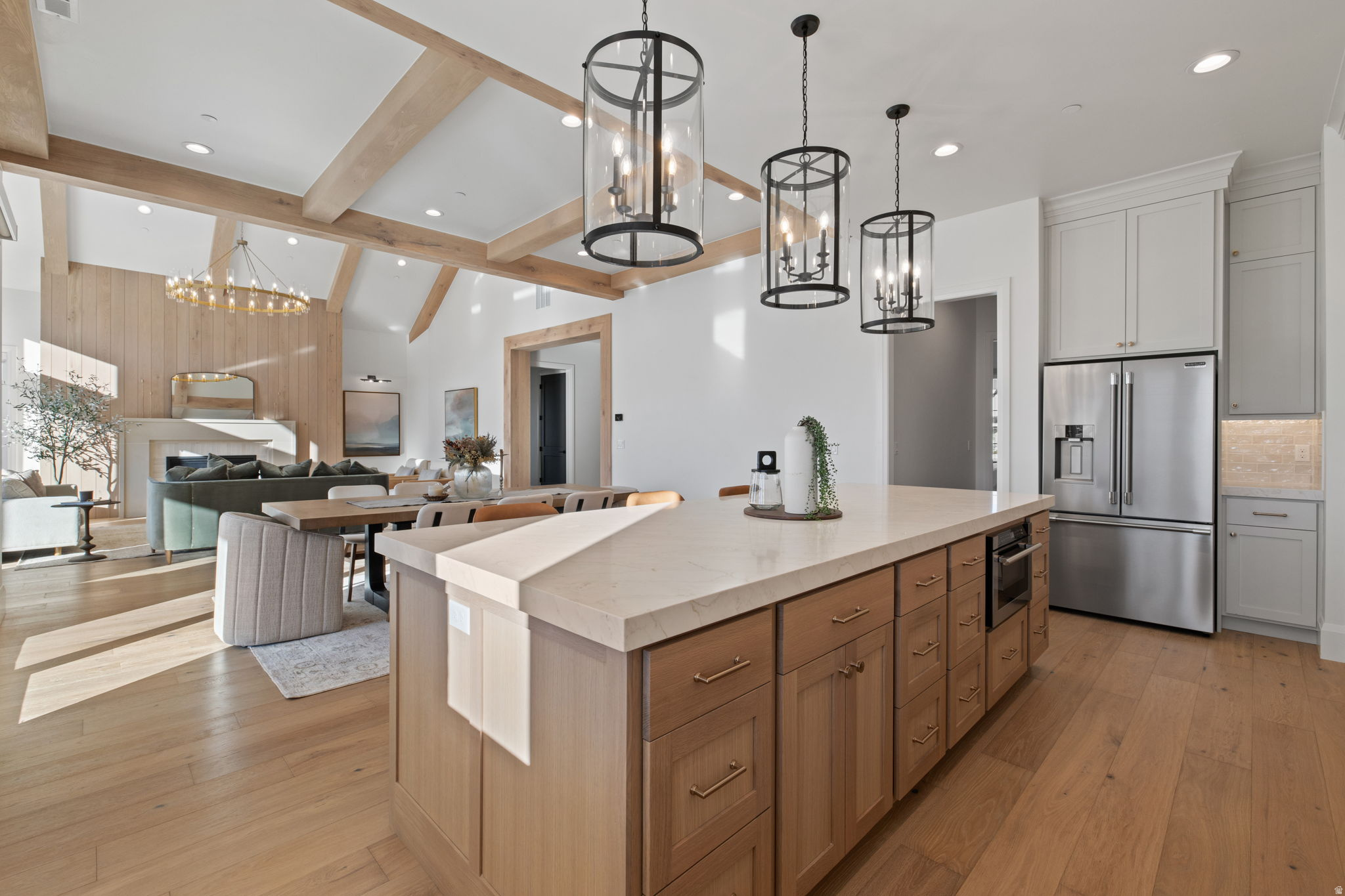 FOUR SEASONS - Residential