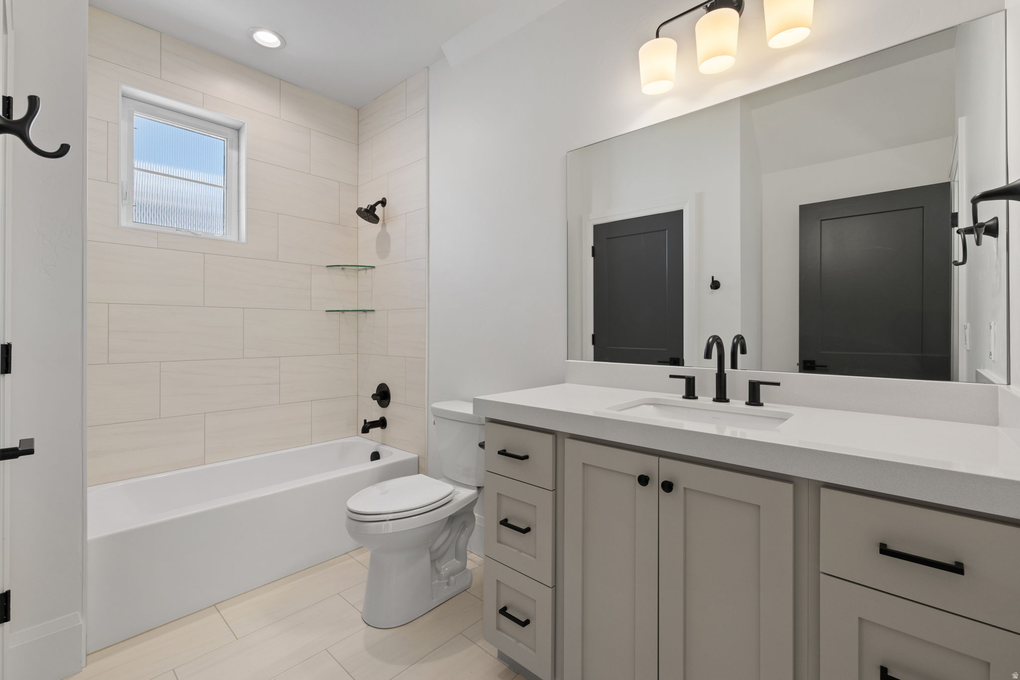 FOUR SEASONS - Residential