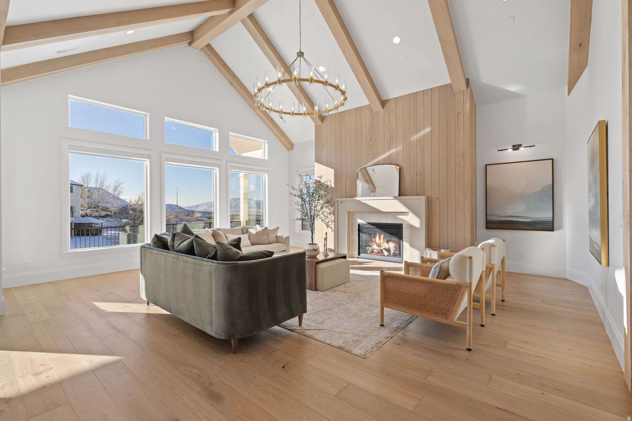 FOUR SEASONS - Residential