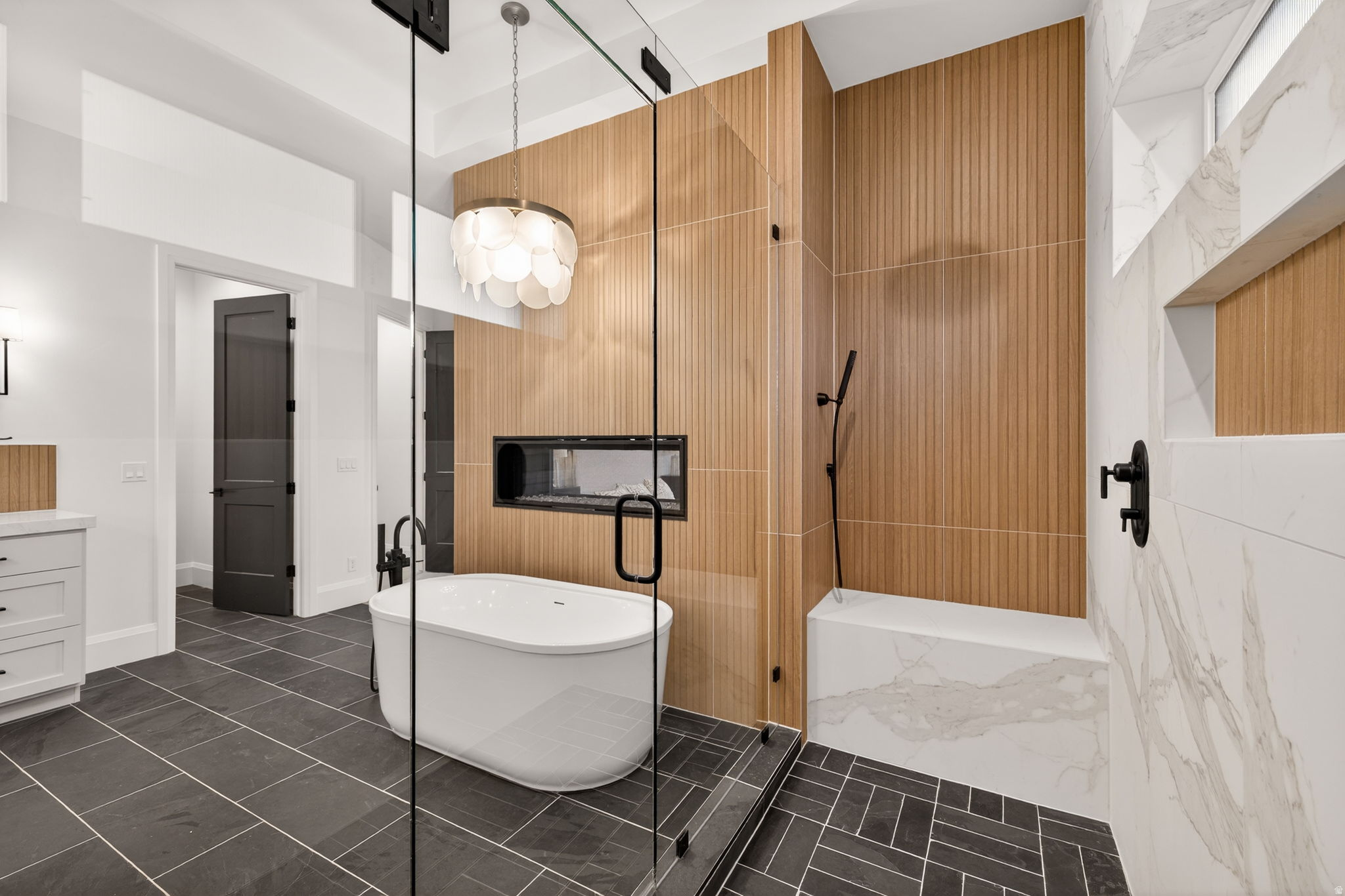 FOUR SEASONS - Residential