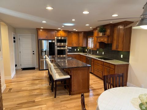 Tiny photo for 2110 E LONSDALE DR, Cottonwood Heights, UT 84121 (MLS # 2117033)
