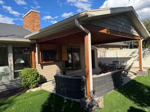 Tiny photo for 2110 E LONSDALE DR, Cottonwood Heights, UT 84121 (MLS # 2117033)