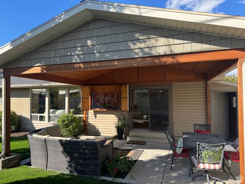 Tiny photo for 2110 E LONSDALE DR, Cottonwood Heights, UT 84121 (MLS # 2117033)