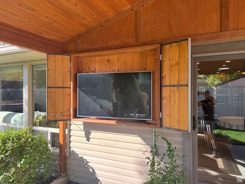 Tiny photo for 2110 E LONSDALE DR, Cottonwood Heights, UT 84121 (MLS # 2117033)