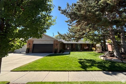 Photo of 2110 E LONSDALE DR, Cottonwood Heights, UT 84121 (MLS # 2117033)