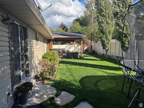 Tiny photo for 2110 E LONSDALE DR, Cottonwood Heights, UT 84121 (MLS # 2117033)